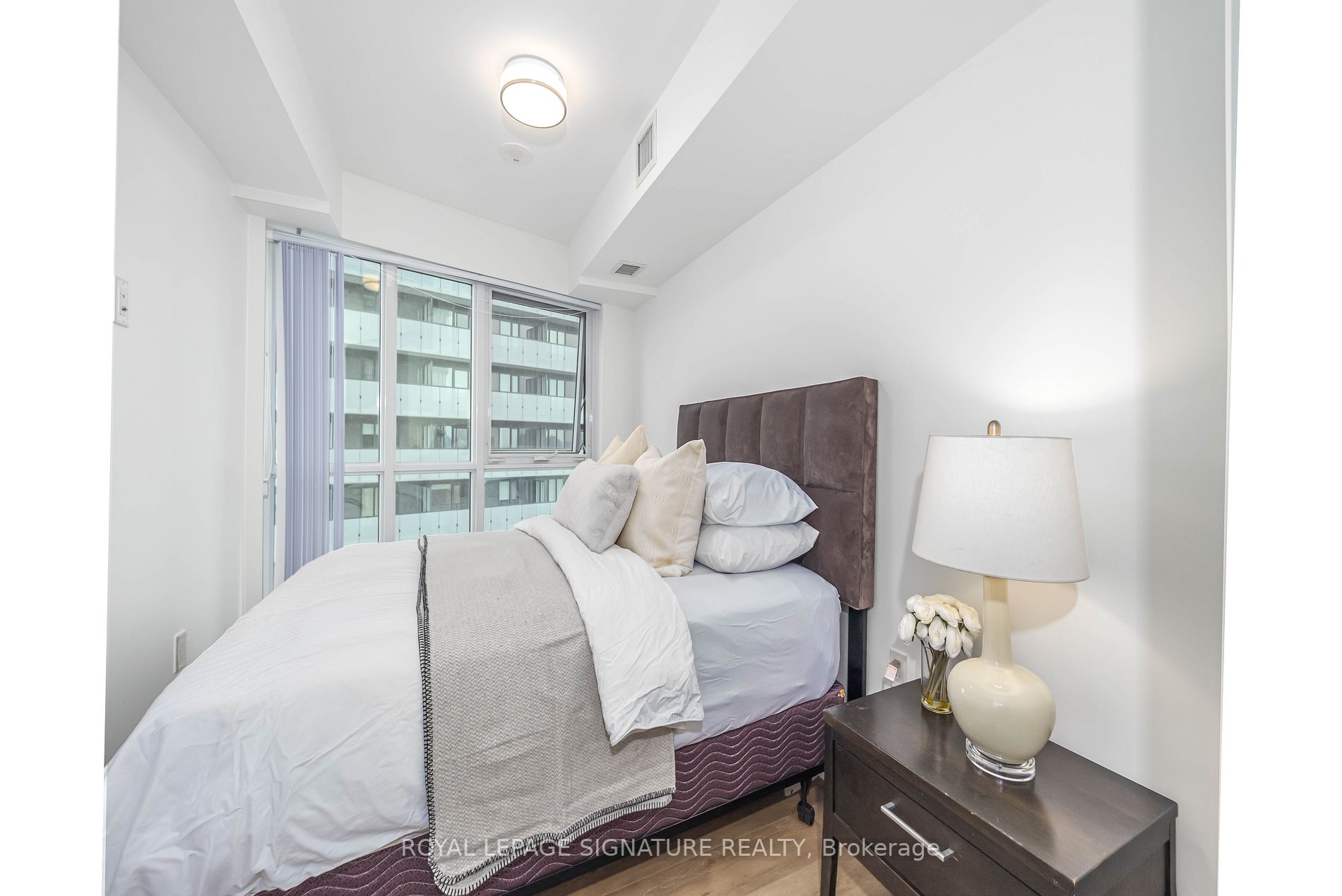 585 Bloor St E, #1322