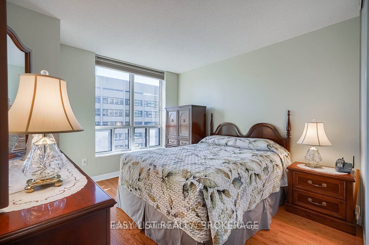 33 Sheppard Ave E, #910