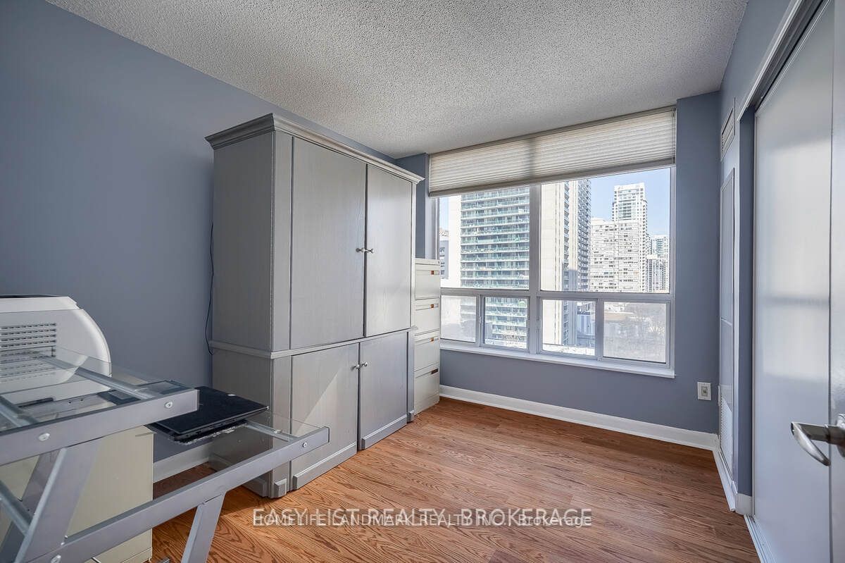 33 Sheppard Ave E, #910