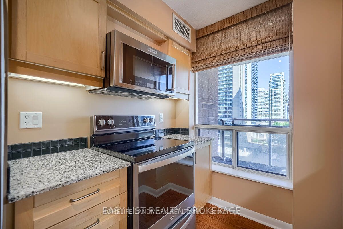 33 Sheppard Ave E, #910
