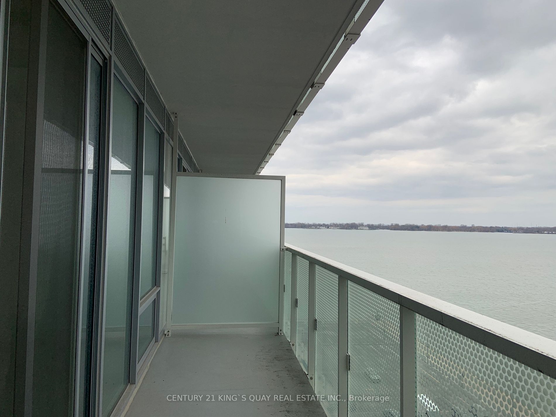 15 Queens Quay E, #913