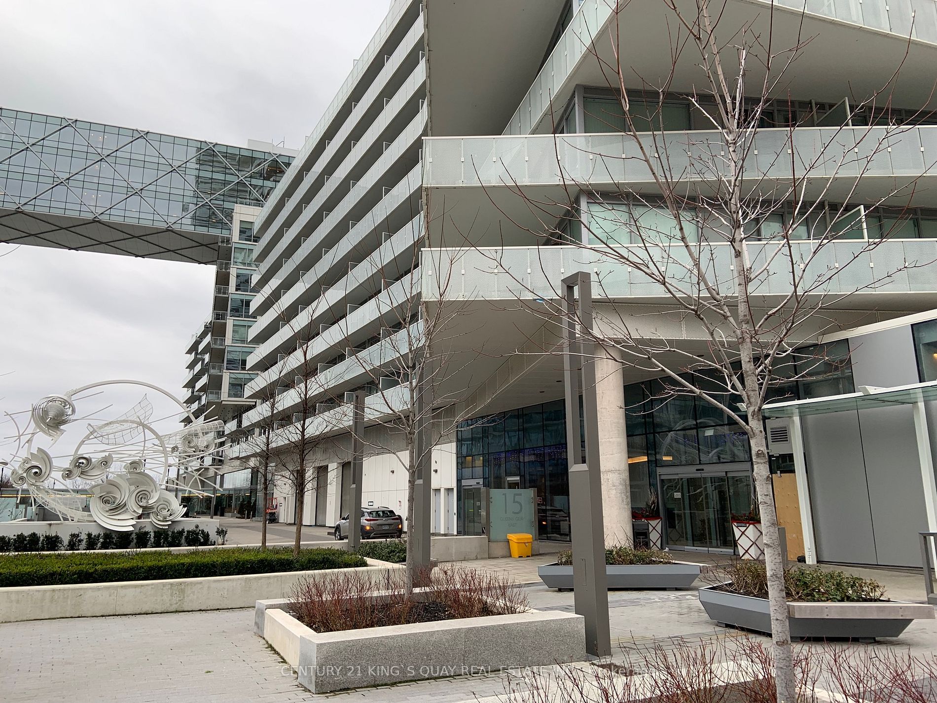 15 Queens Quay E, #913