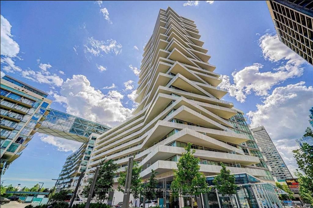 15 Queens Quay E, #913