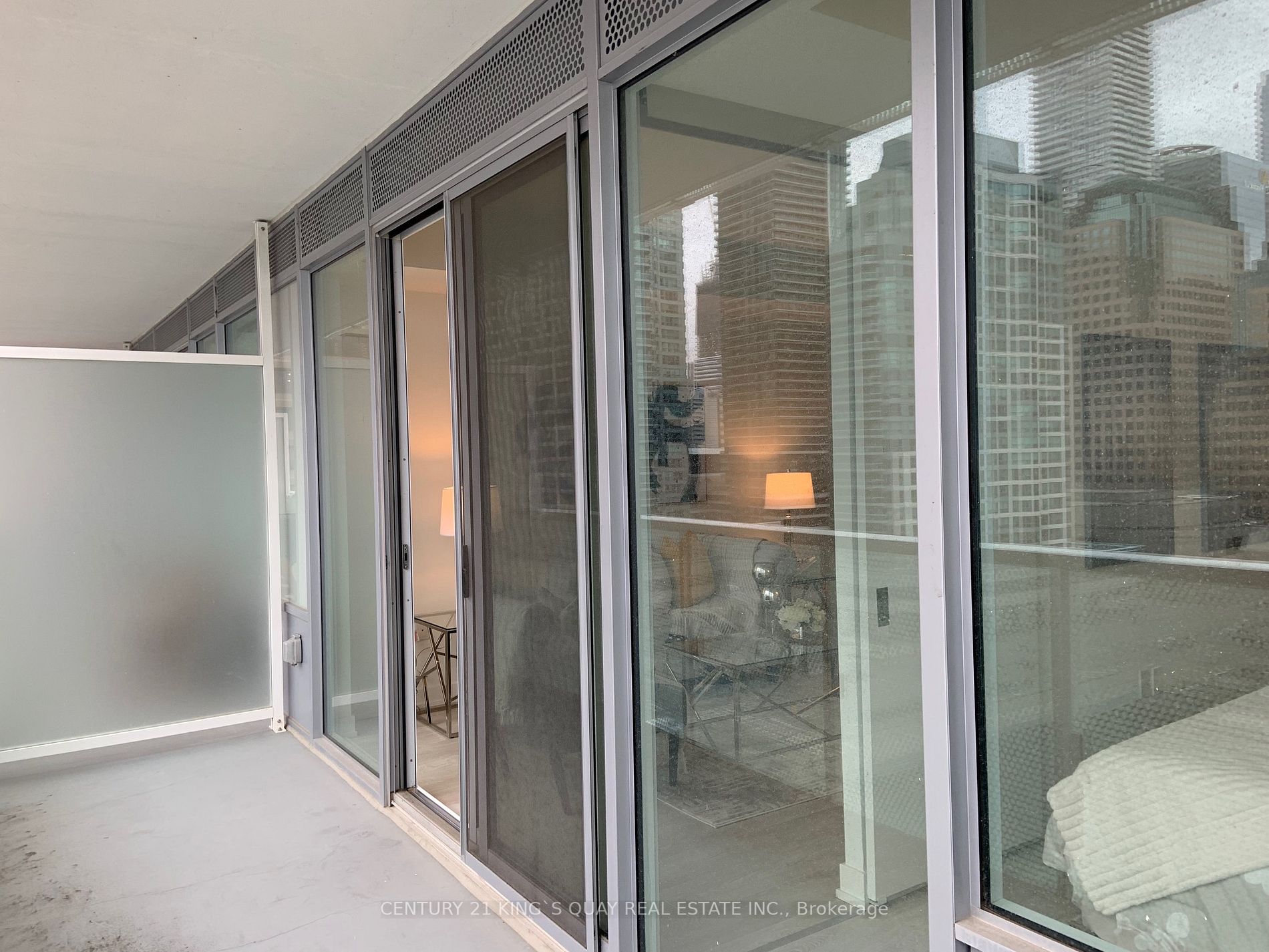 15 Queens Quay E, #913
