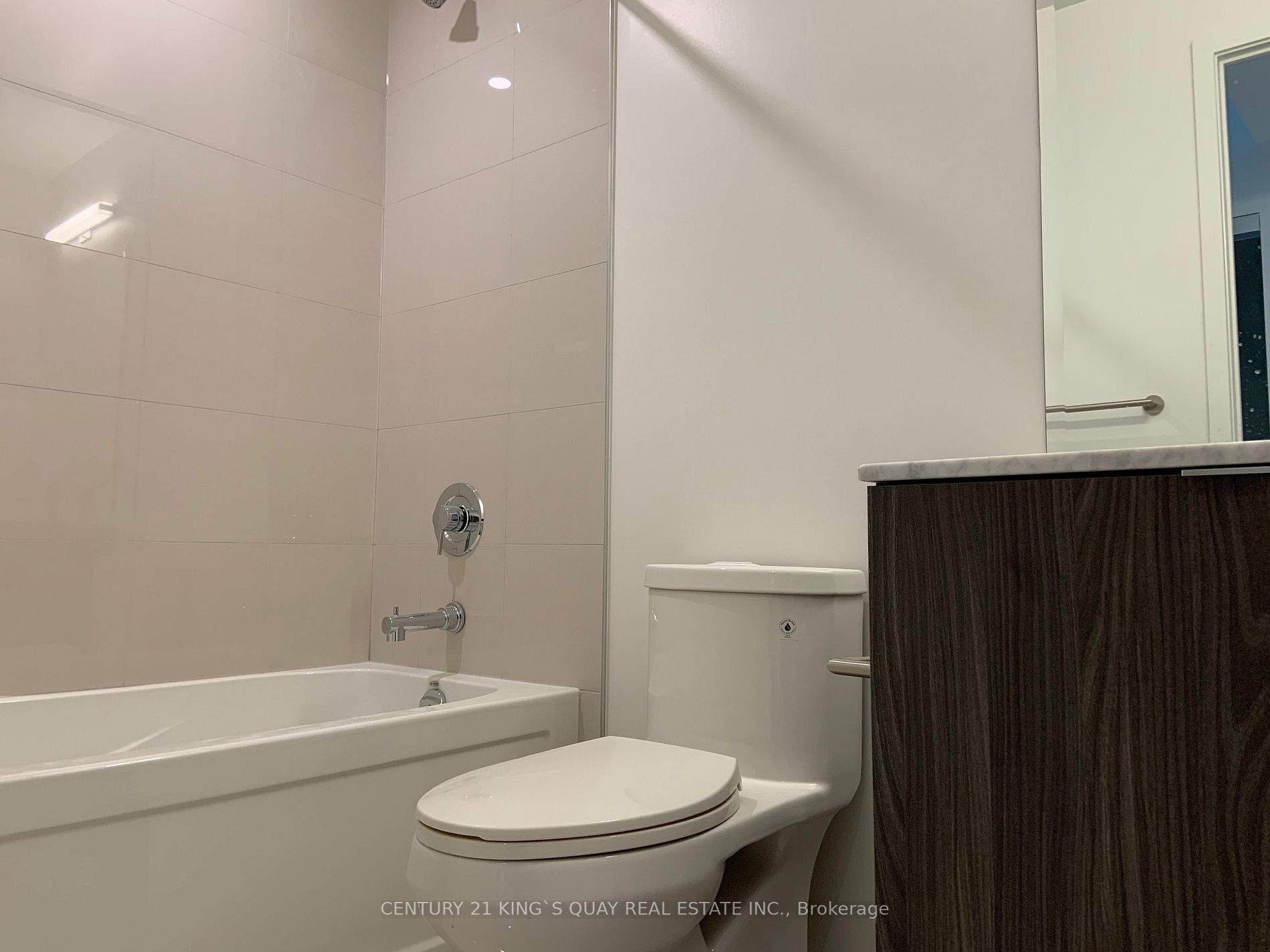 15 Queens Quay E, #913