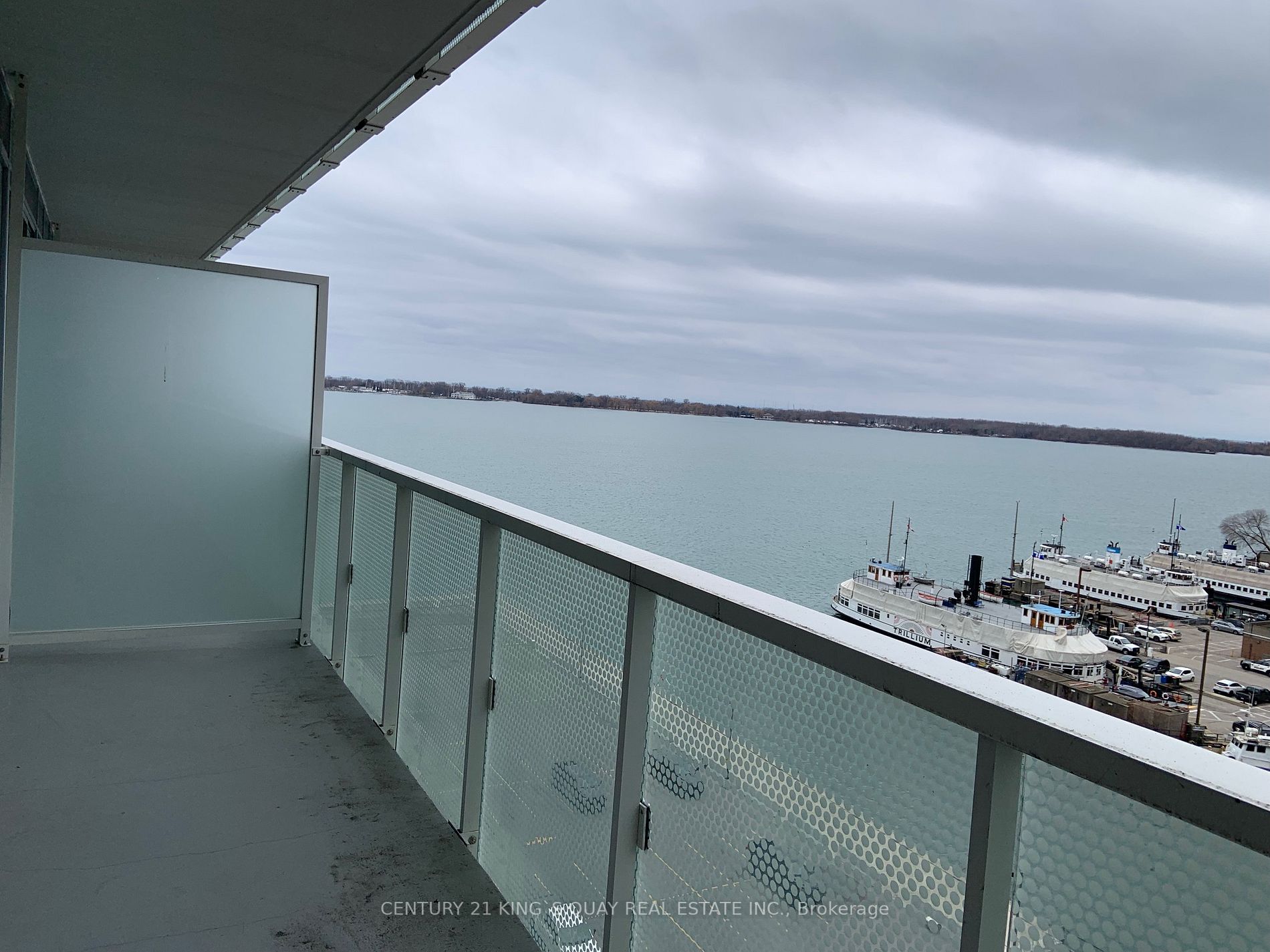 15 Queens Quay E, #913