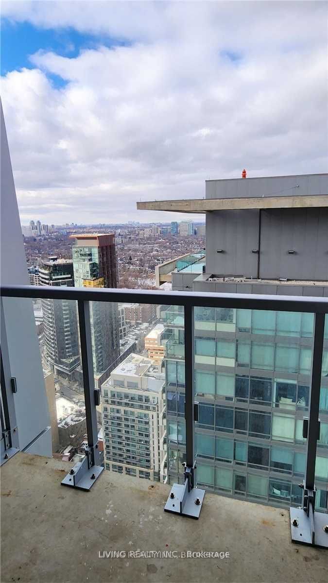1 Yorkville Ave, #3607