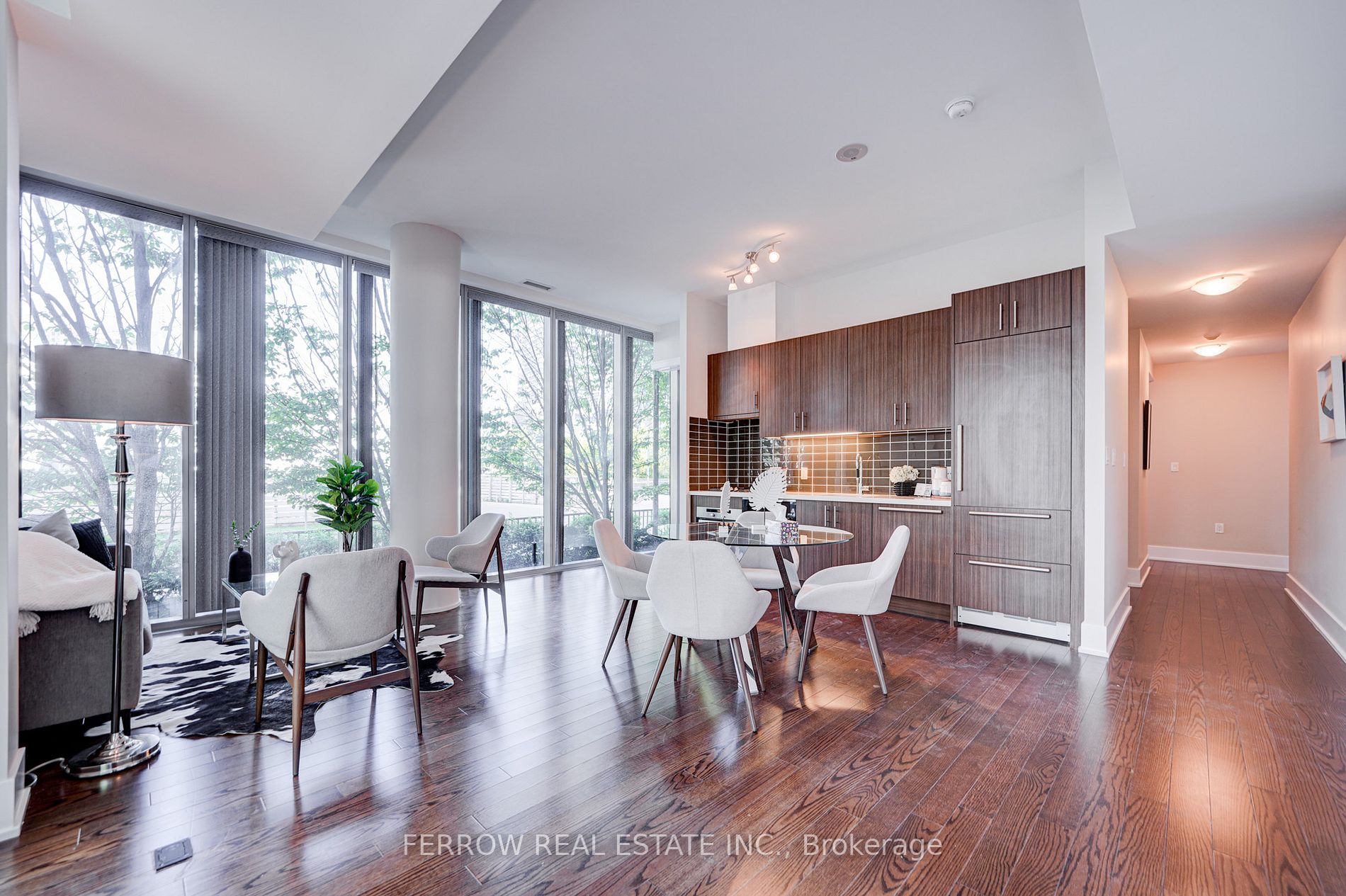 39 Queens Quay E, #101