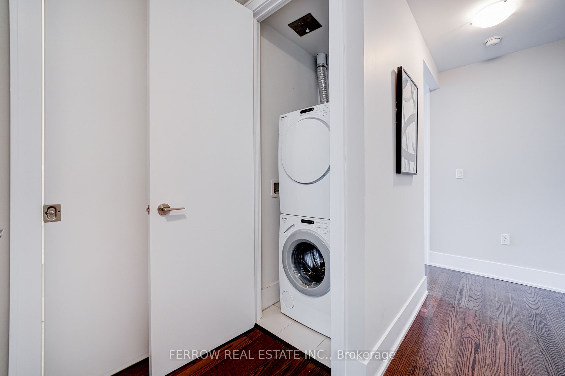 39 Queens Quay E, #101