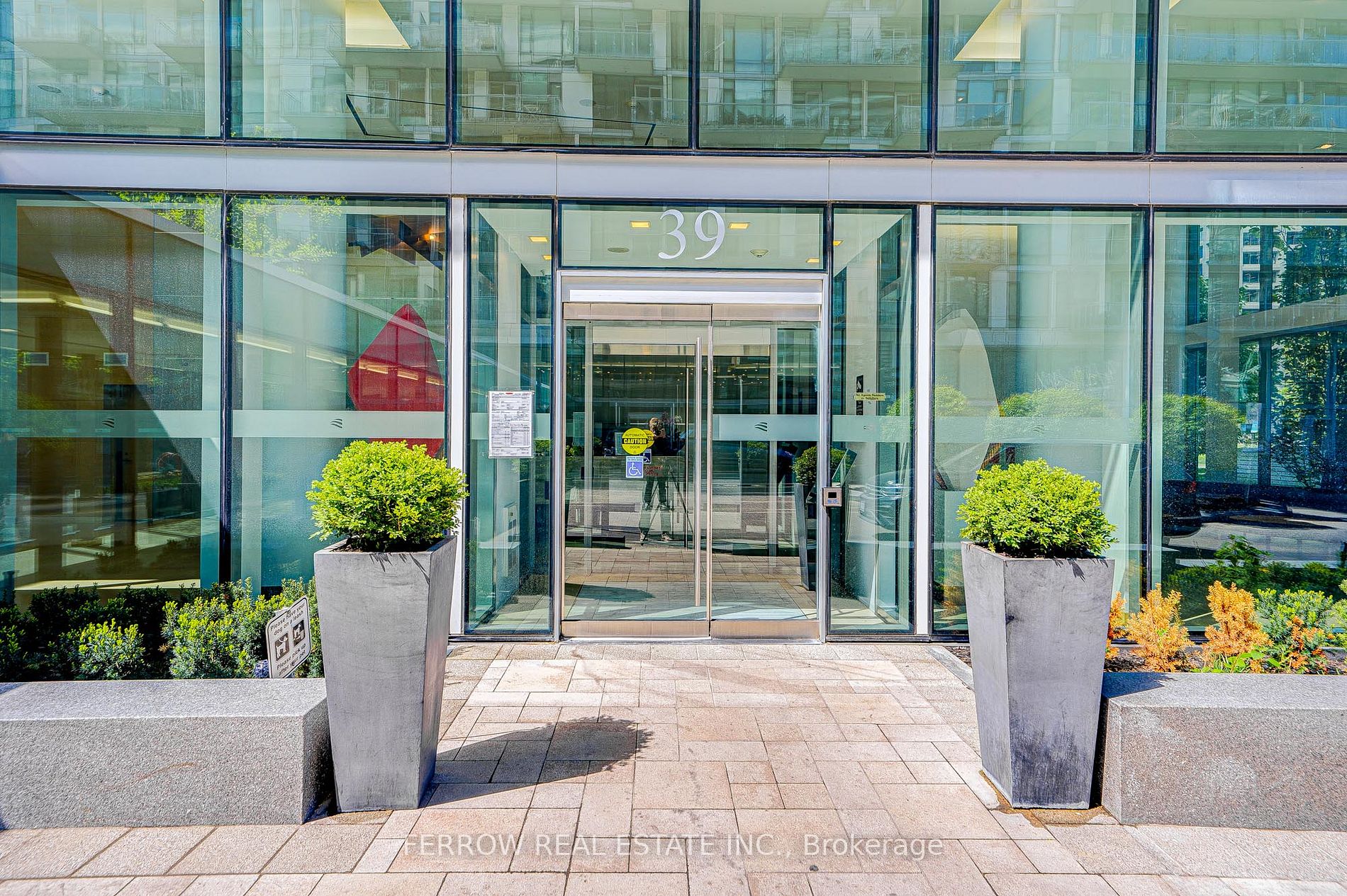 39 Queens Quay E, #101