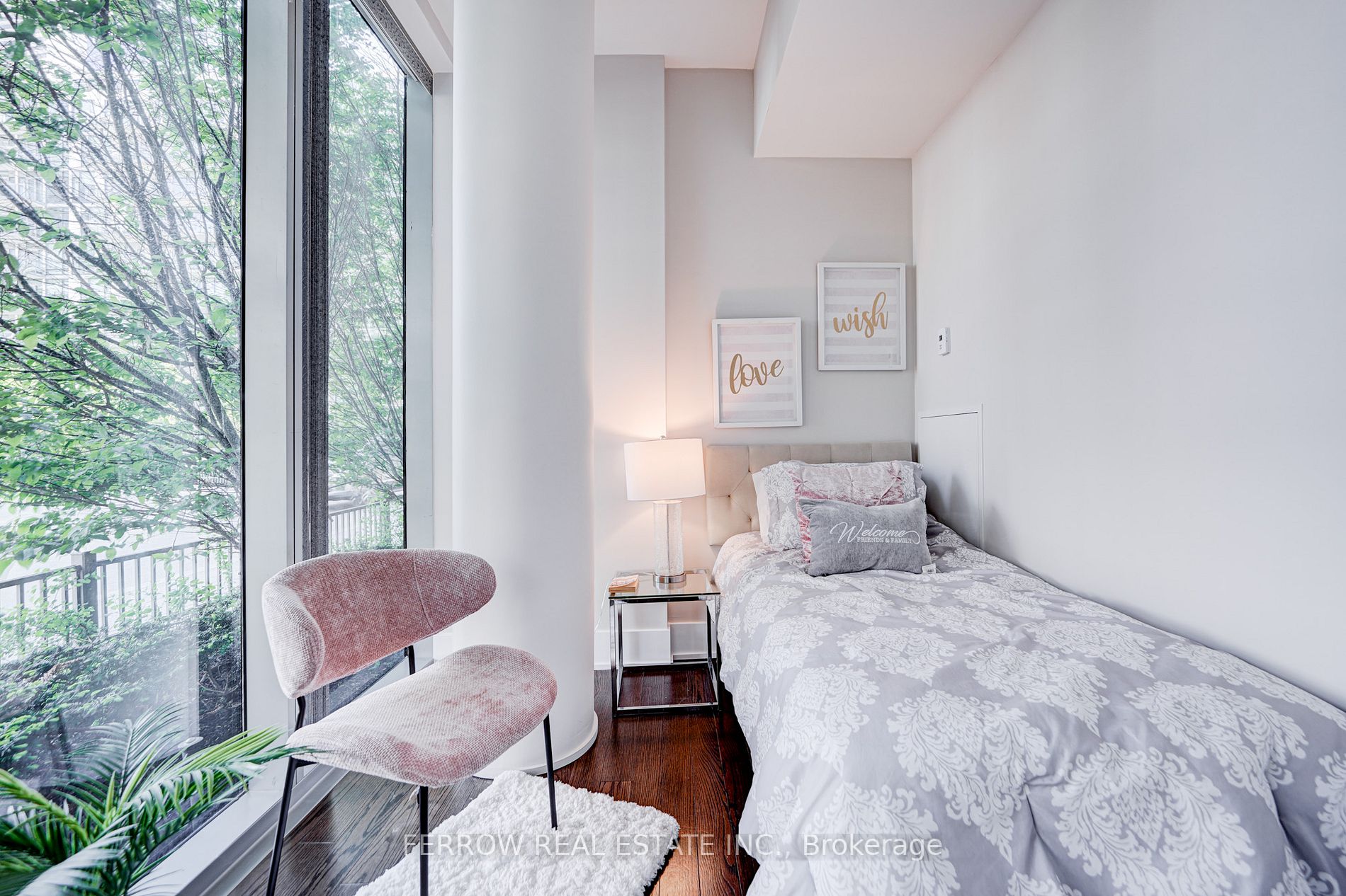 39 Queens Quay E, #101