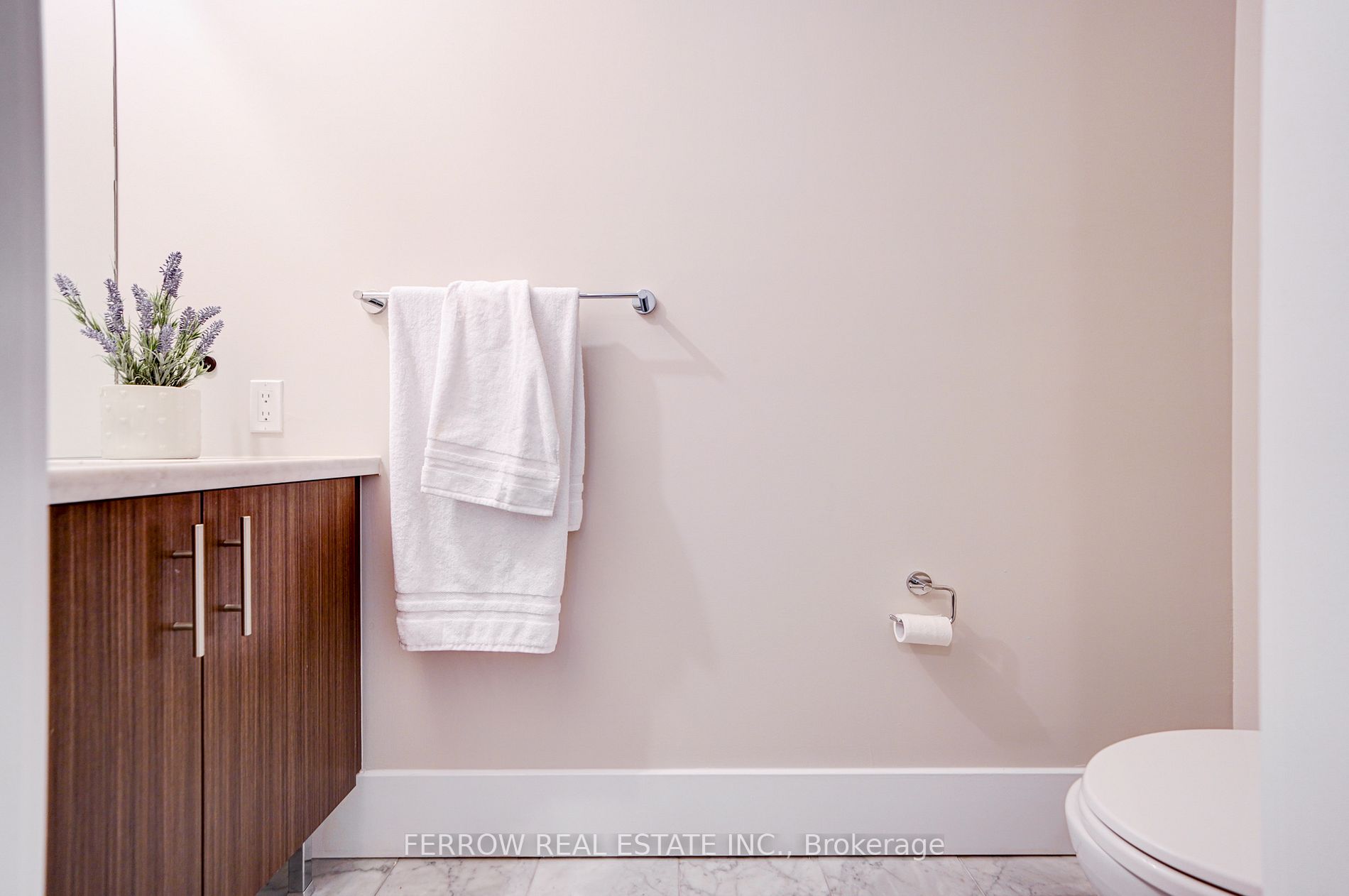 39 Queens Quay E, #101