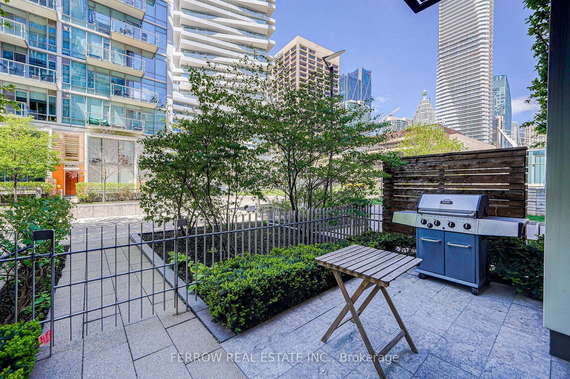 39 Queens Quay E, #101