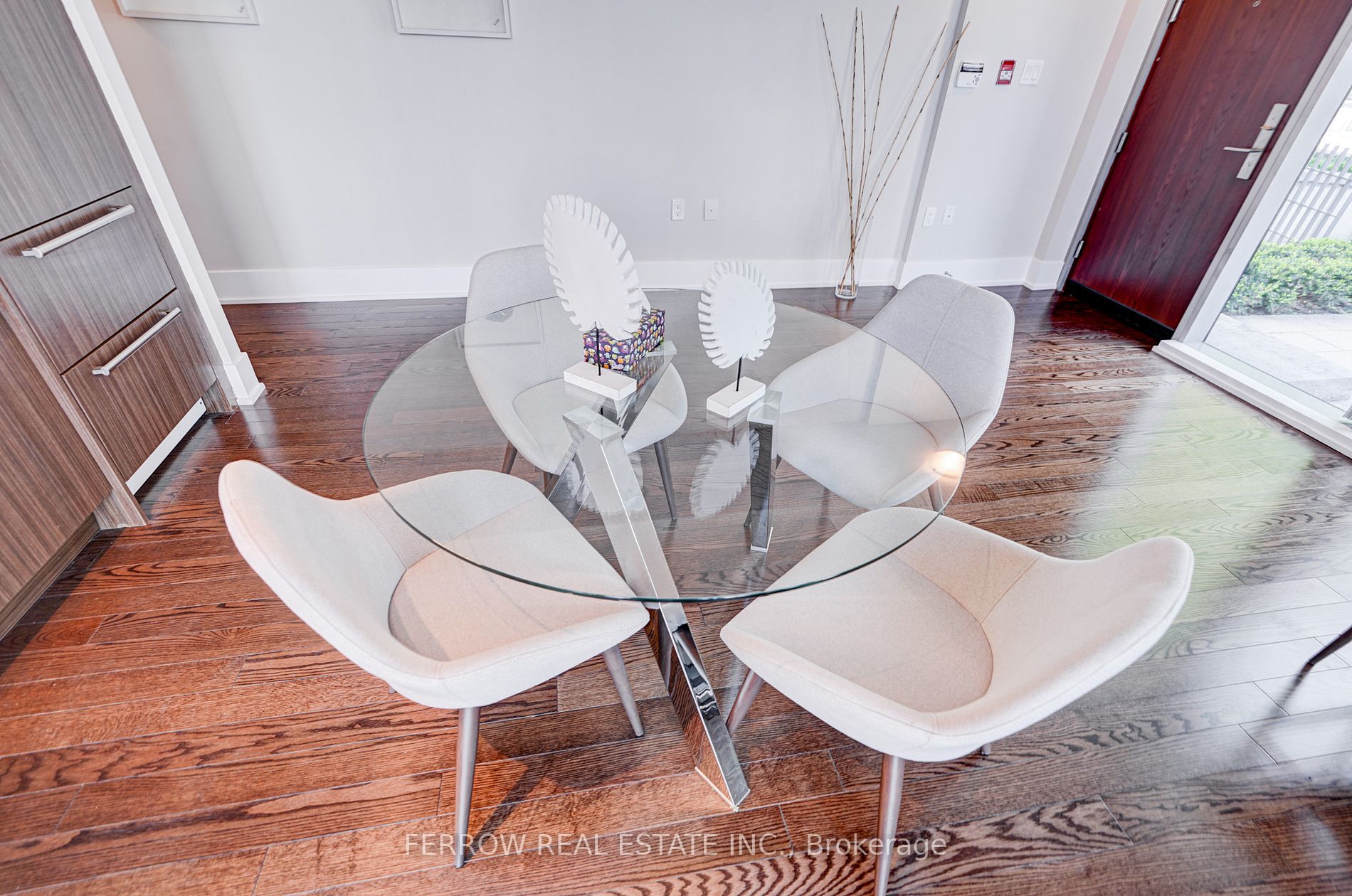 39 Queens Quay E, #101