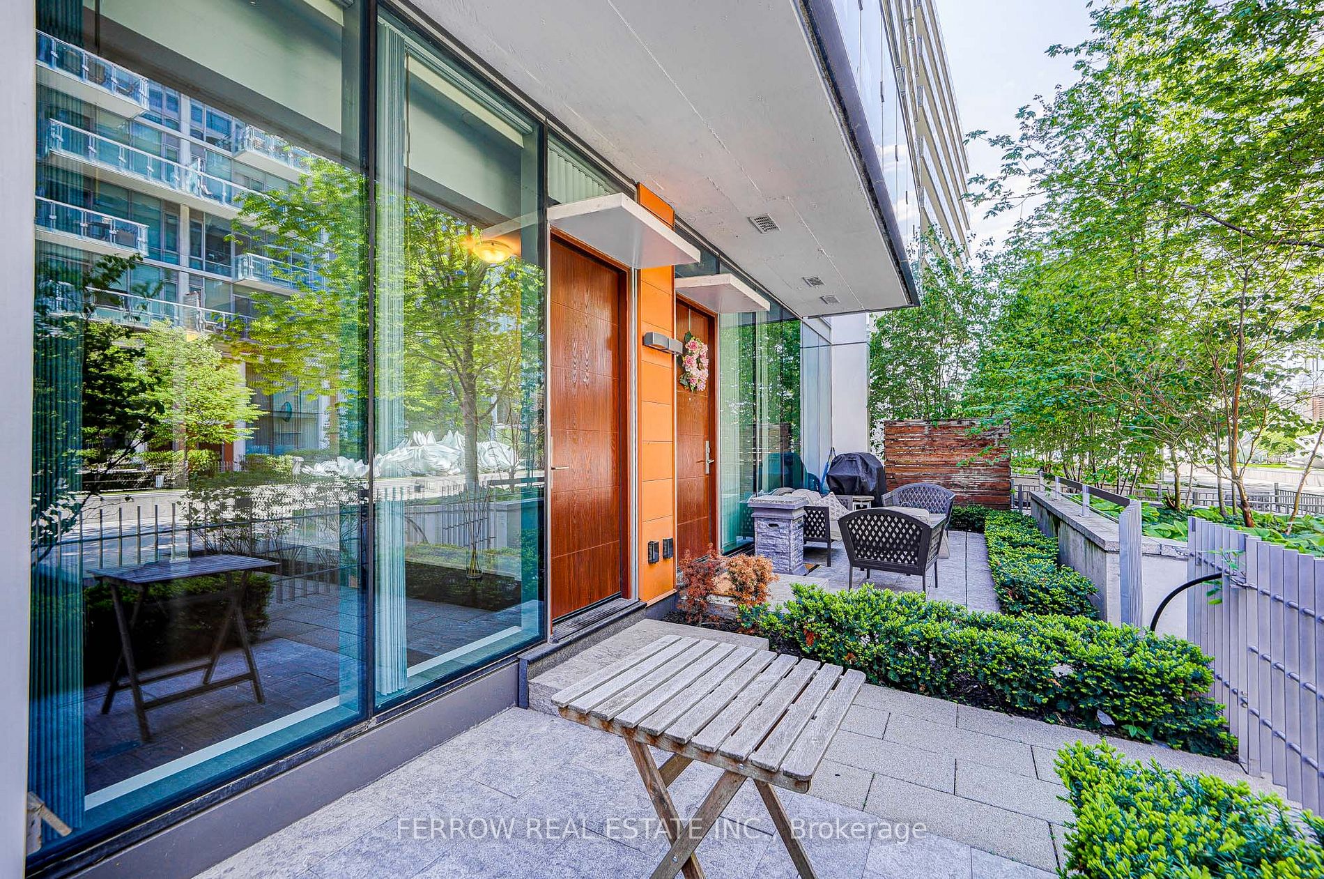 39 Queens Quay E, #101