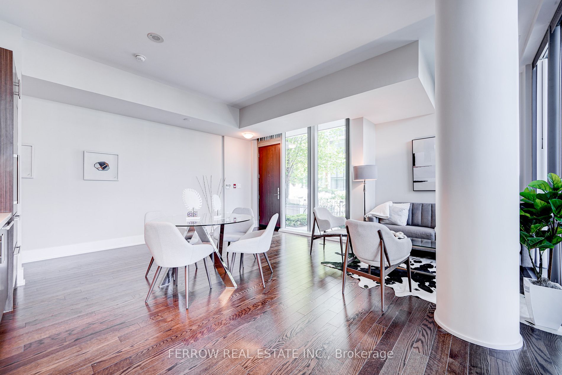 39 Queens Quay E, #101