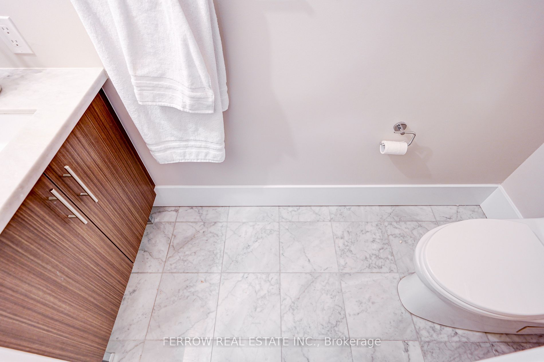 39 Queens Quay E, #101