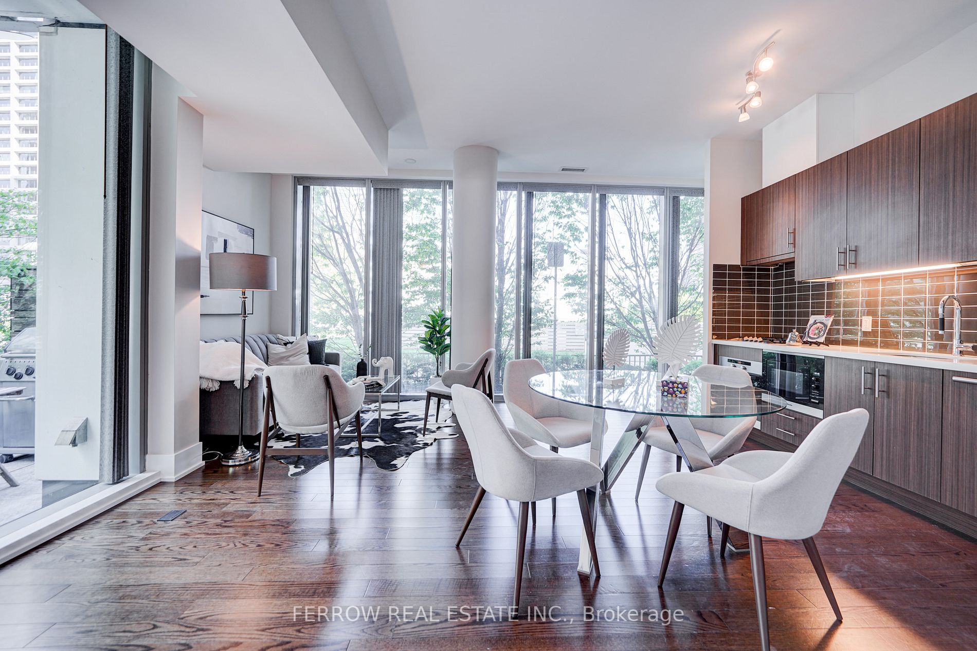 39 Queens Quay E, #101