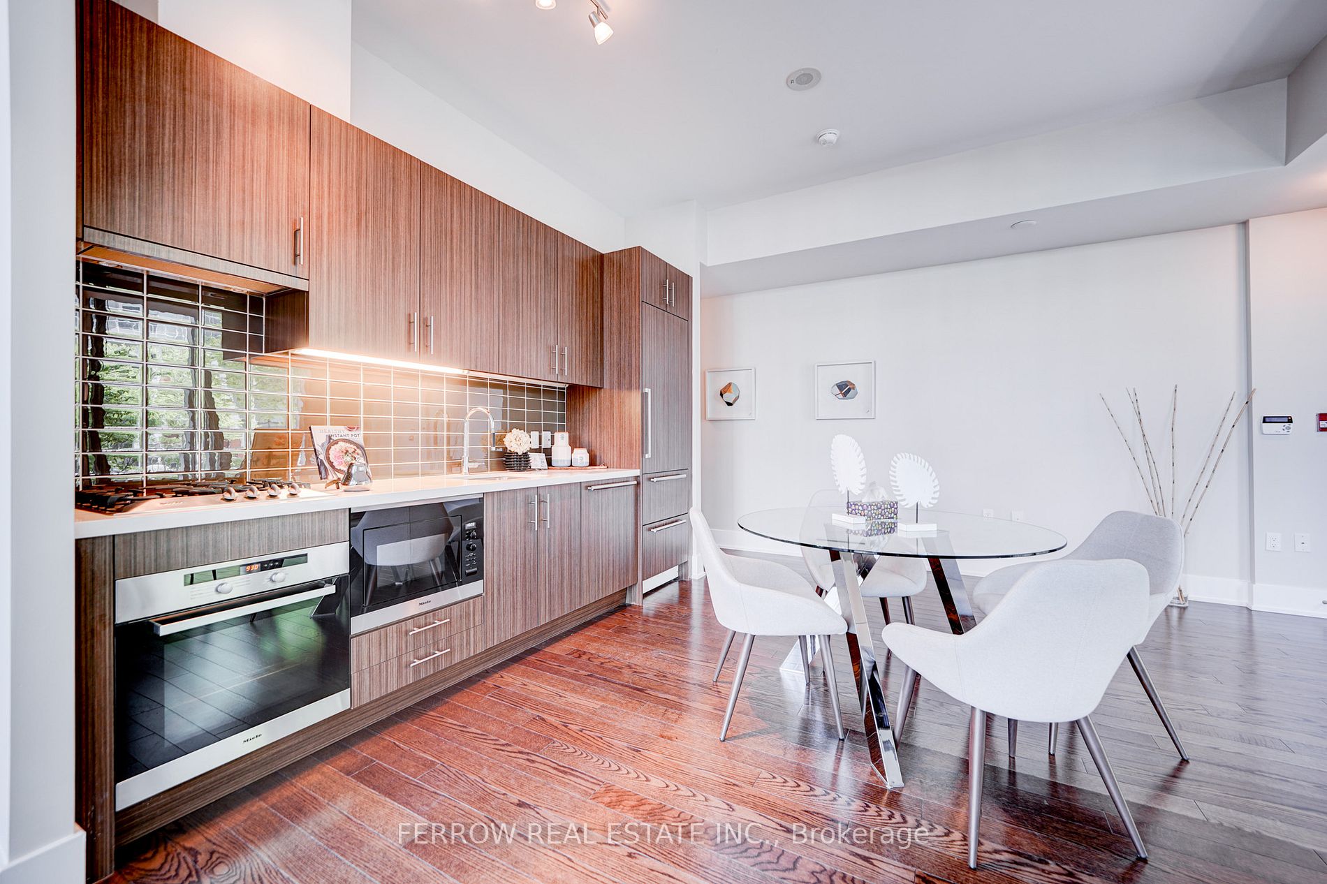 39 Queens Quay E, #101