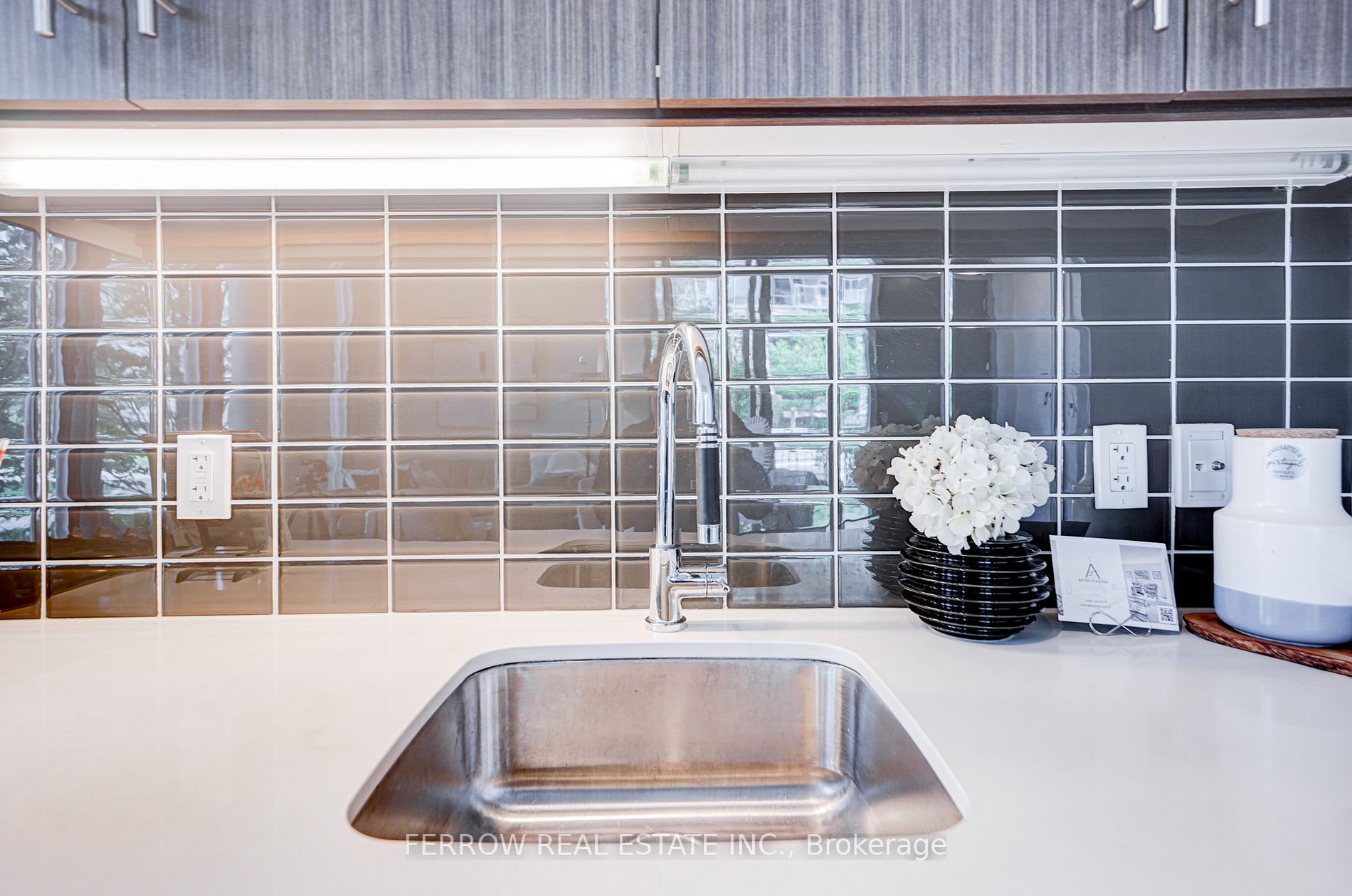 39 Queens Quay E, #101