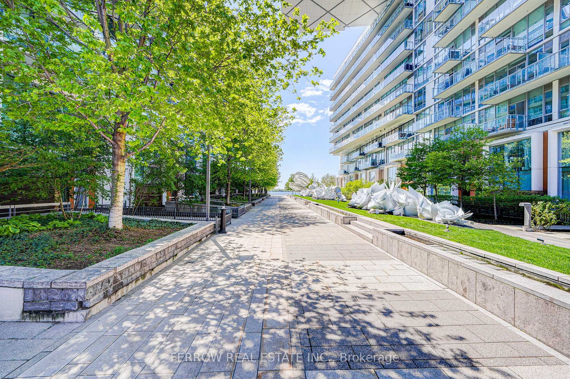 39 Queens Quay E, #101