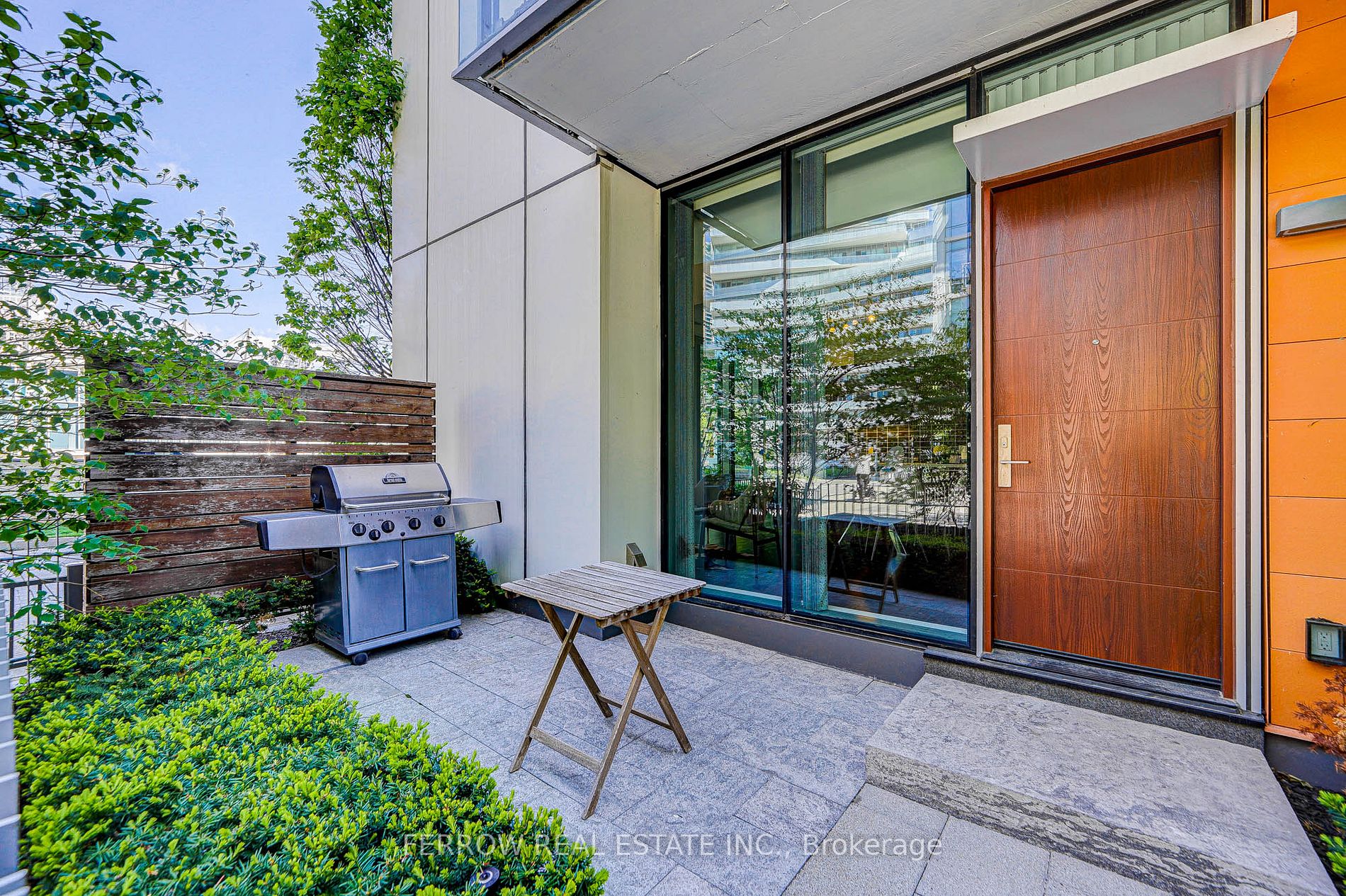 39 Queens Quay E, #101