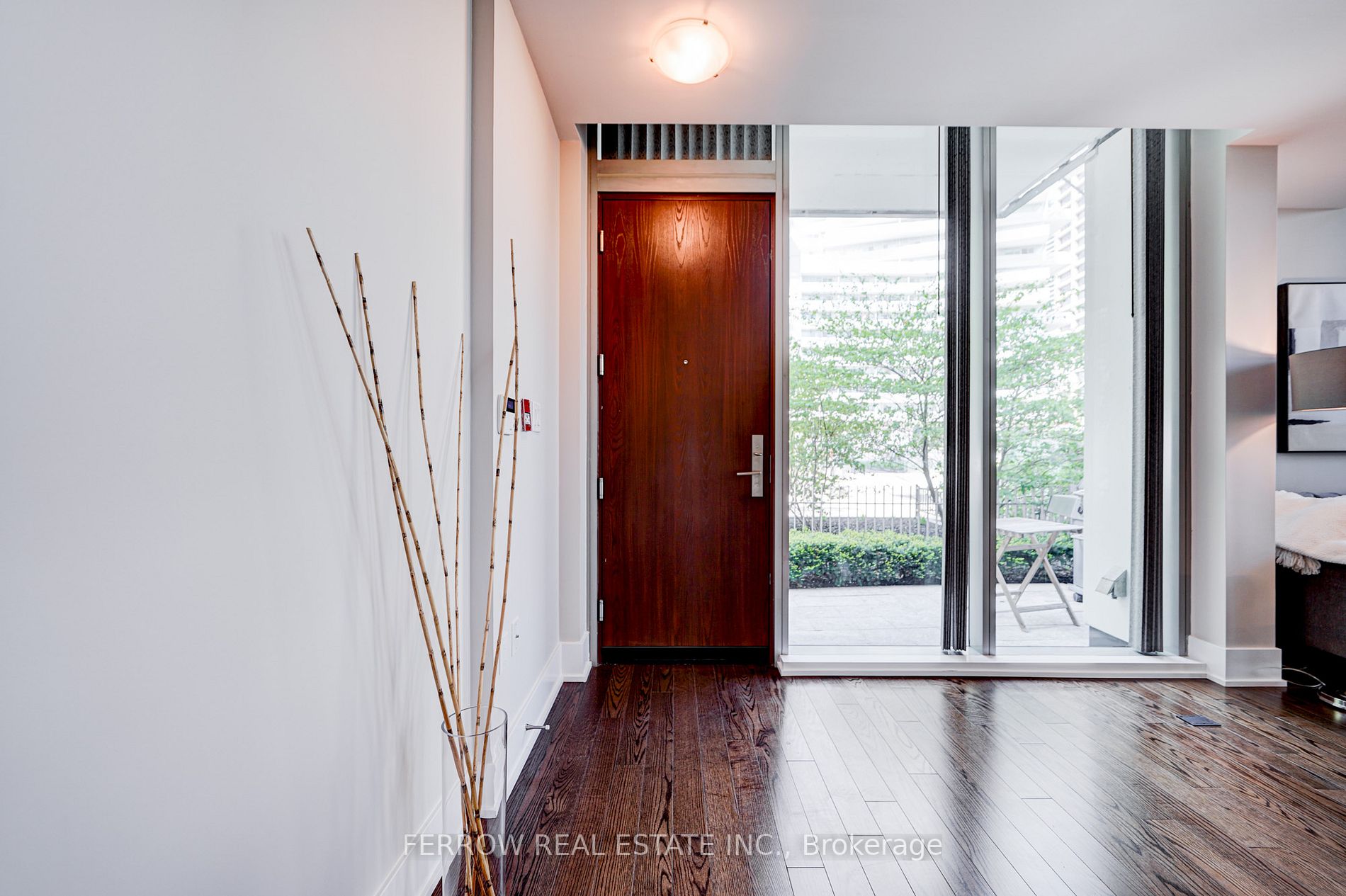 39 Queens Quay E, #101