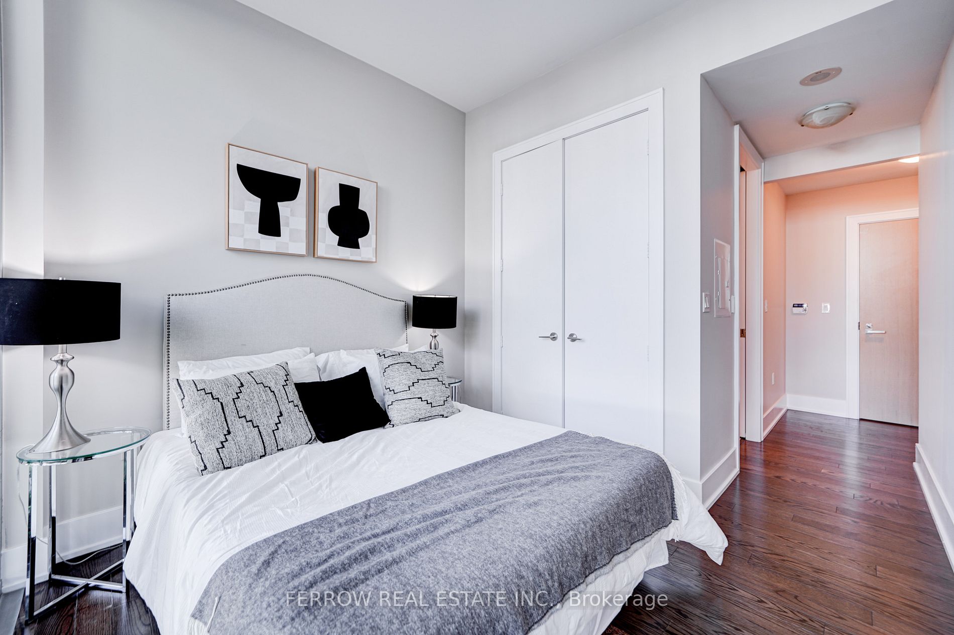 39 Queens Quay E, #101