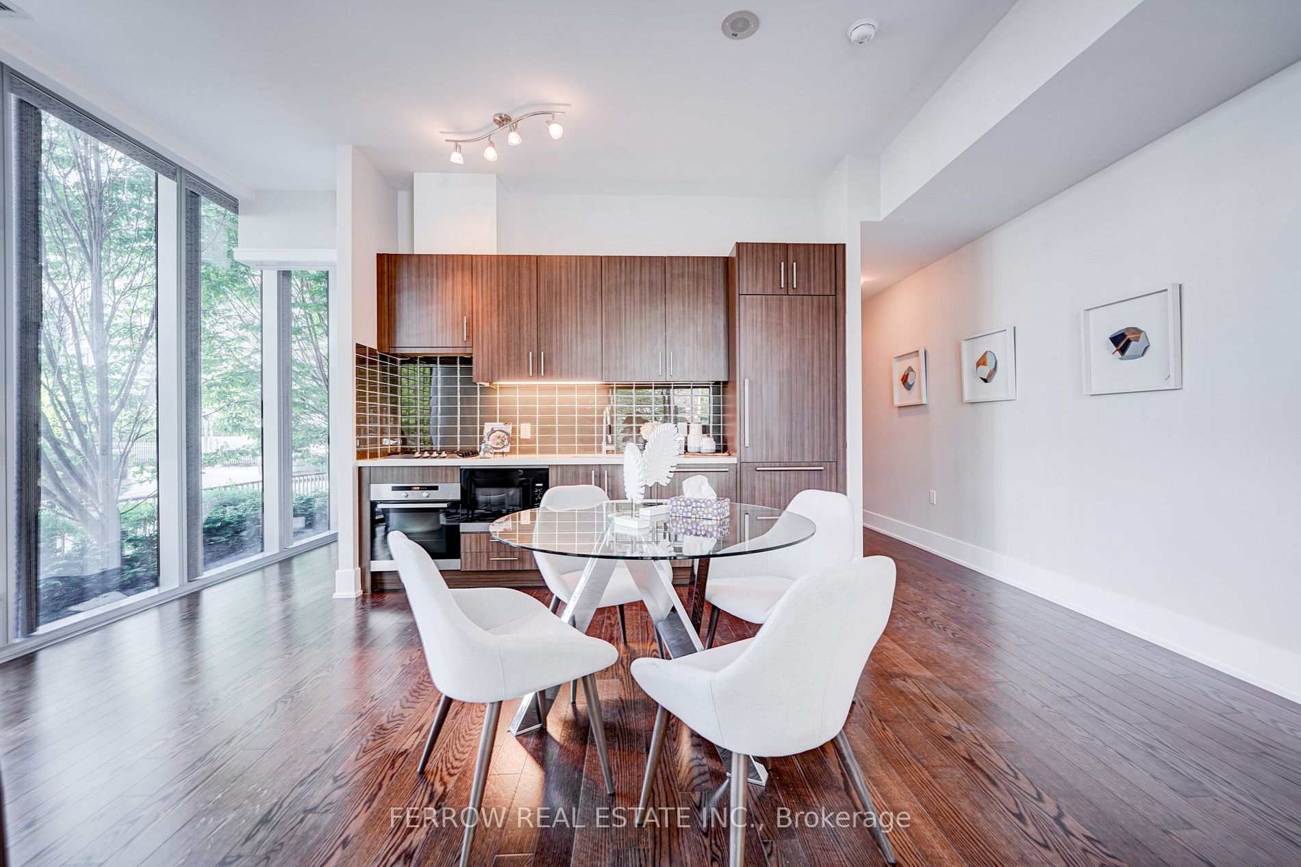 39 Queens Quay E, #101