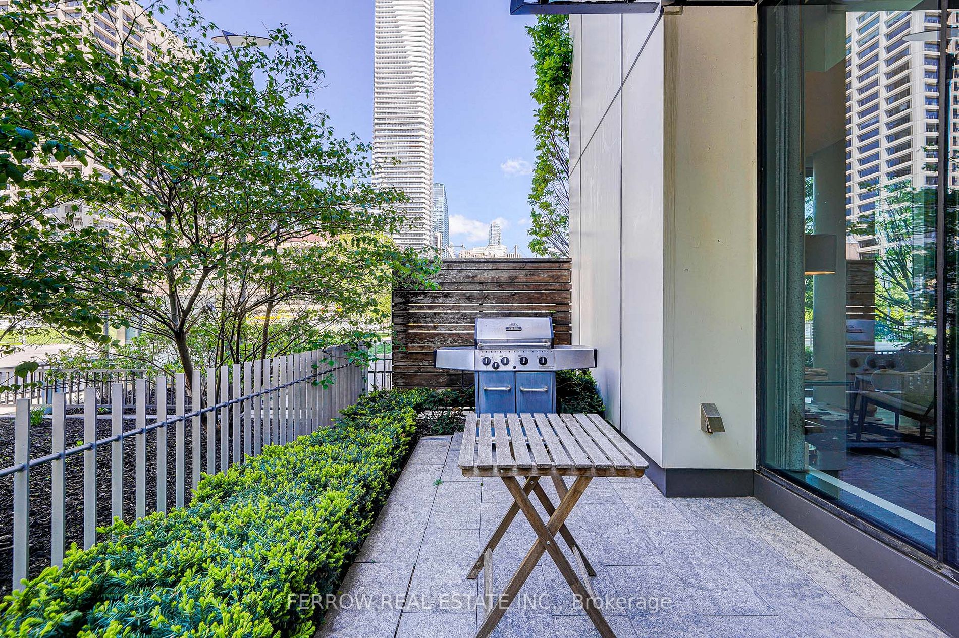 39 Queens Quay E, #101