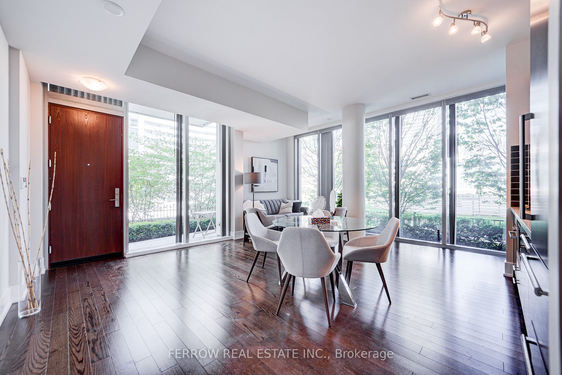 39 Queens Quay E, #101