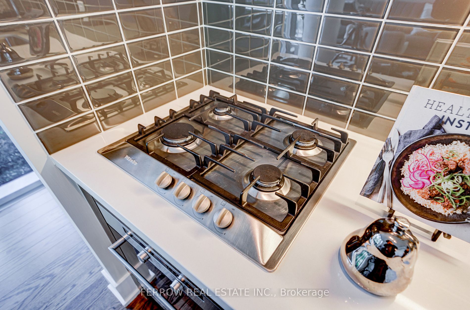 39 Queens Quay E, #101