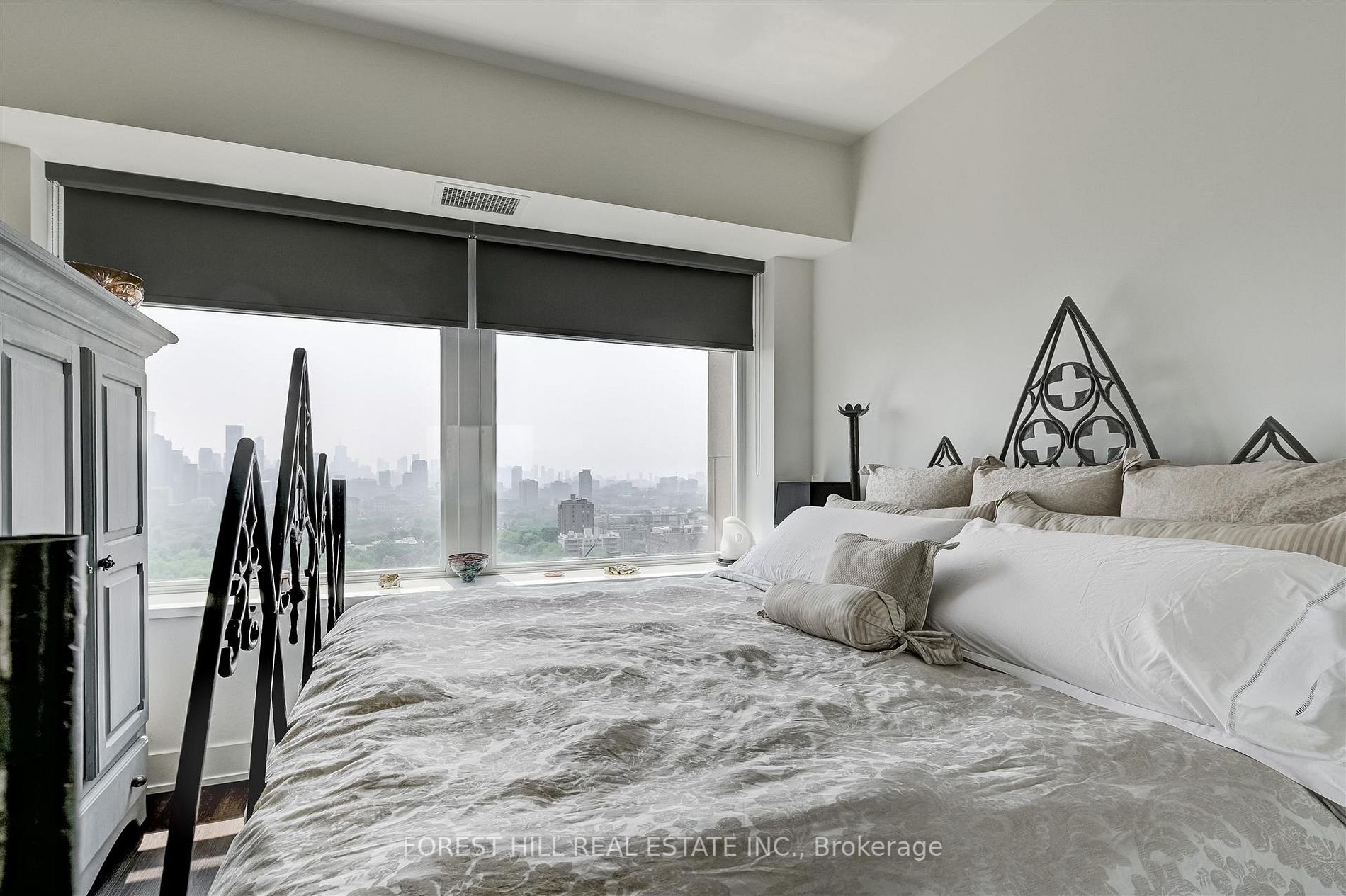 111 St Clair Ave W, #1618