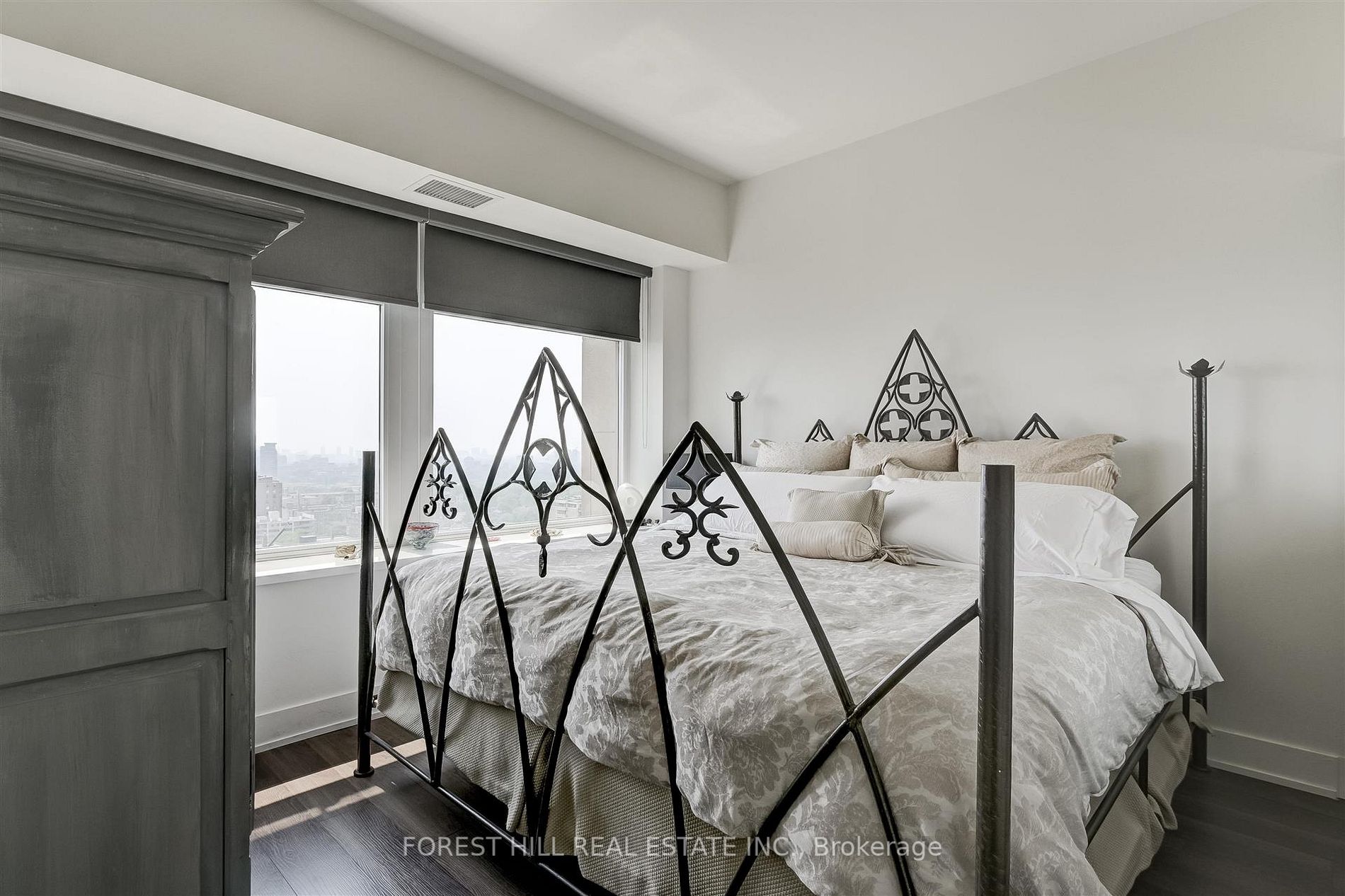 111 St Clair Ave W, #1618
