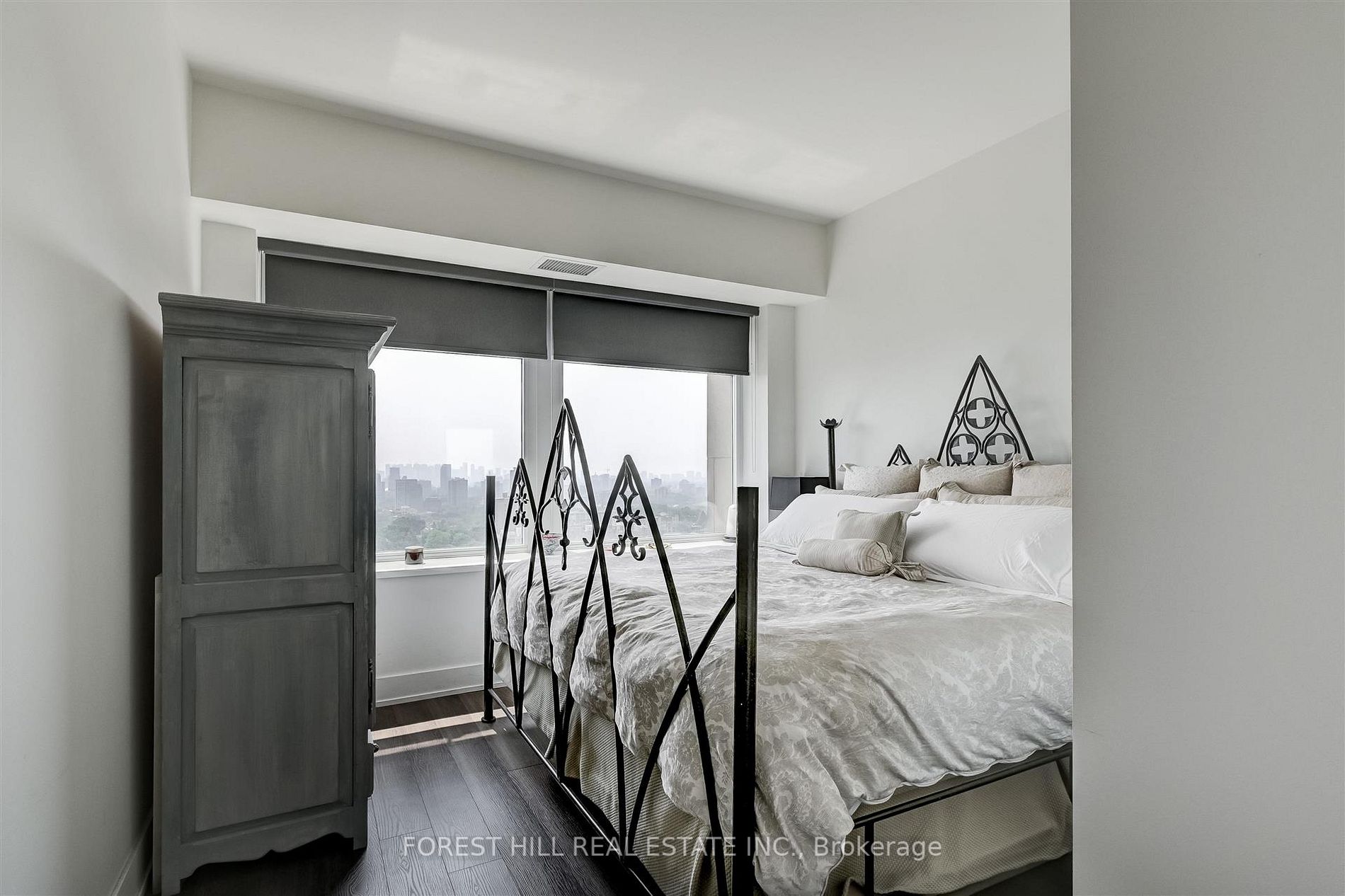 111 St Clair Ave W, #1618