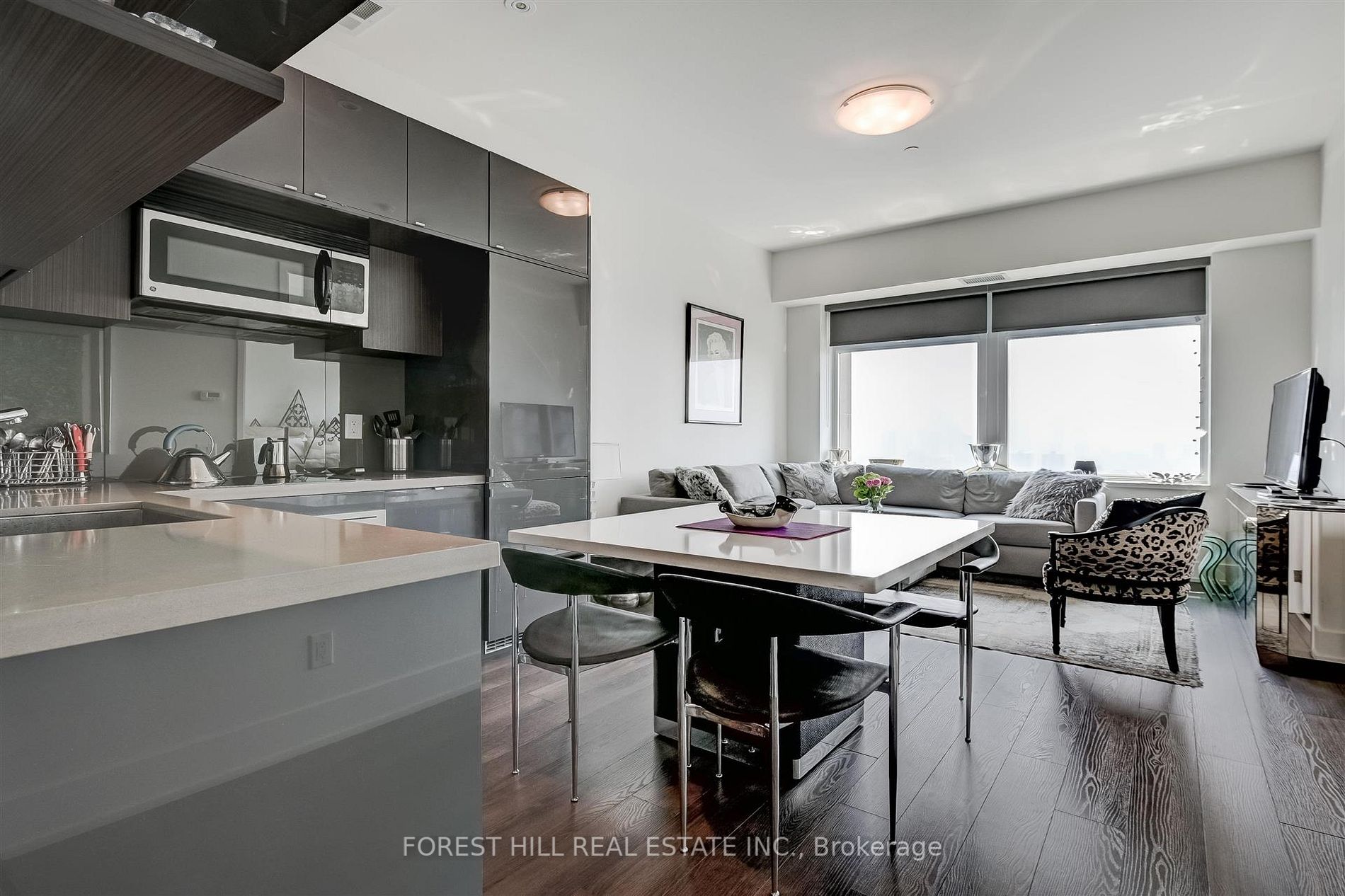 111 St Clair Ave W, #1618