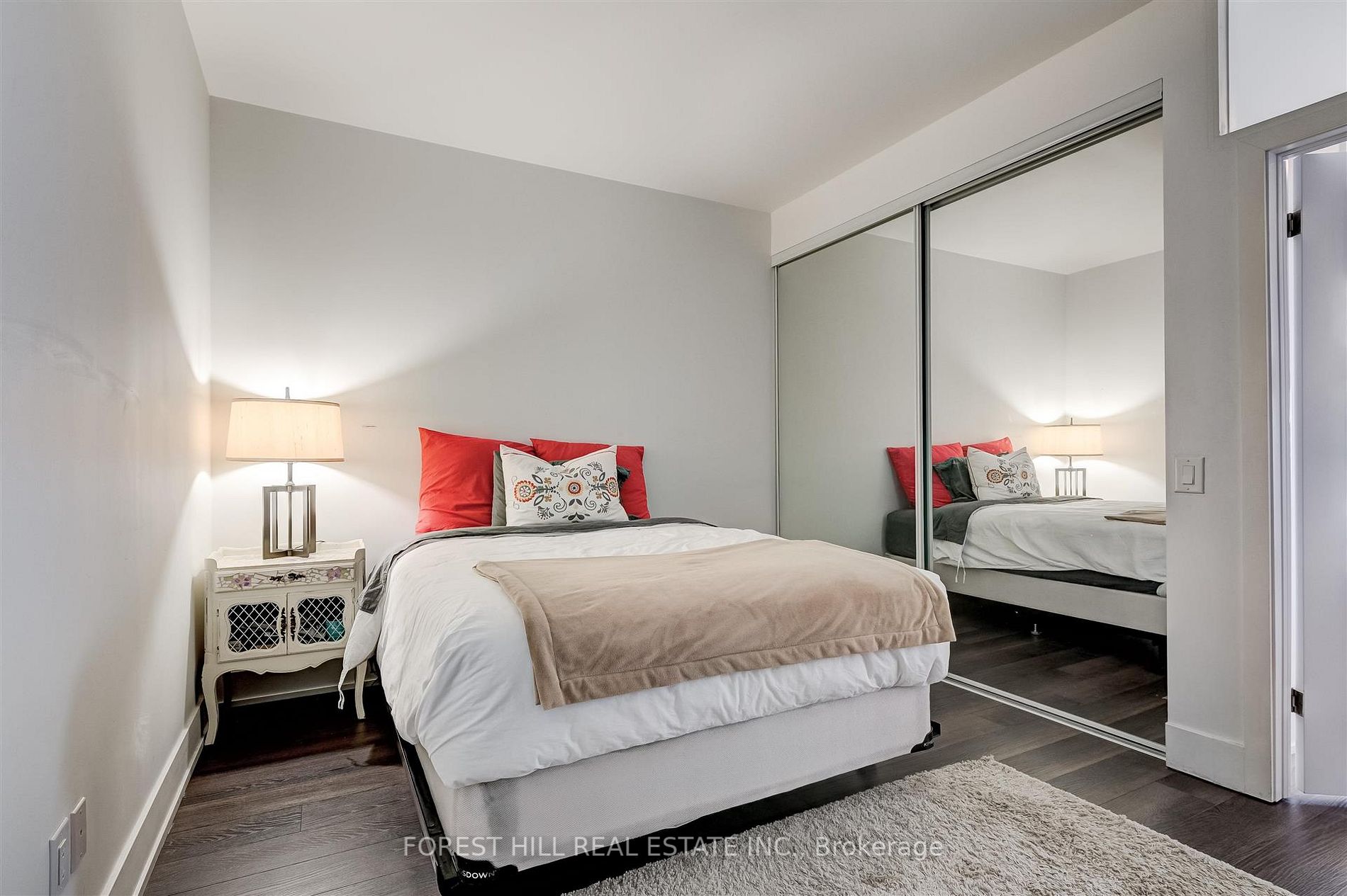 111 St Clair Ave W, #1618