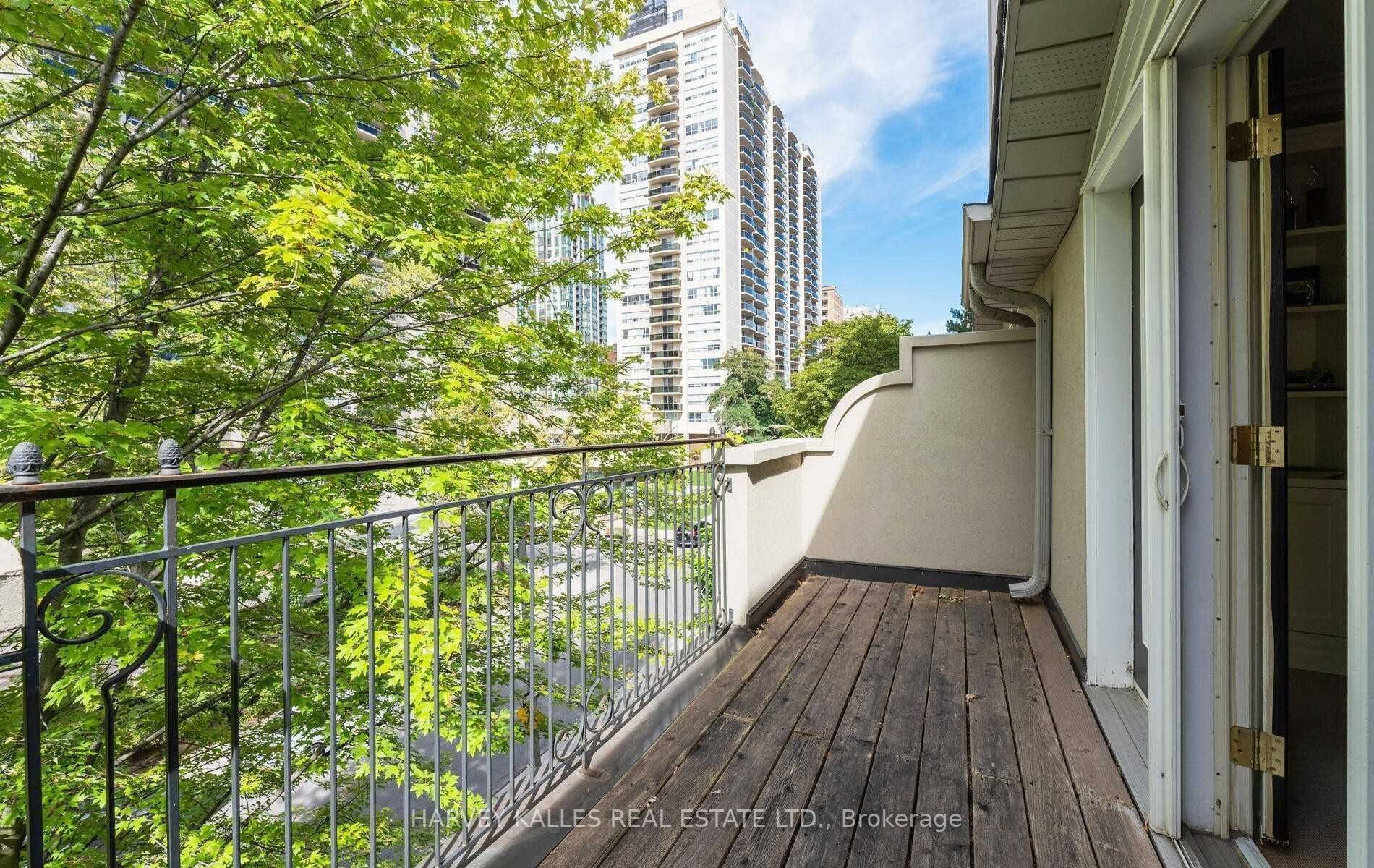 421 Walmer Rd