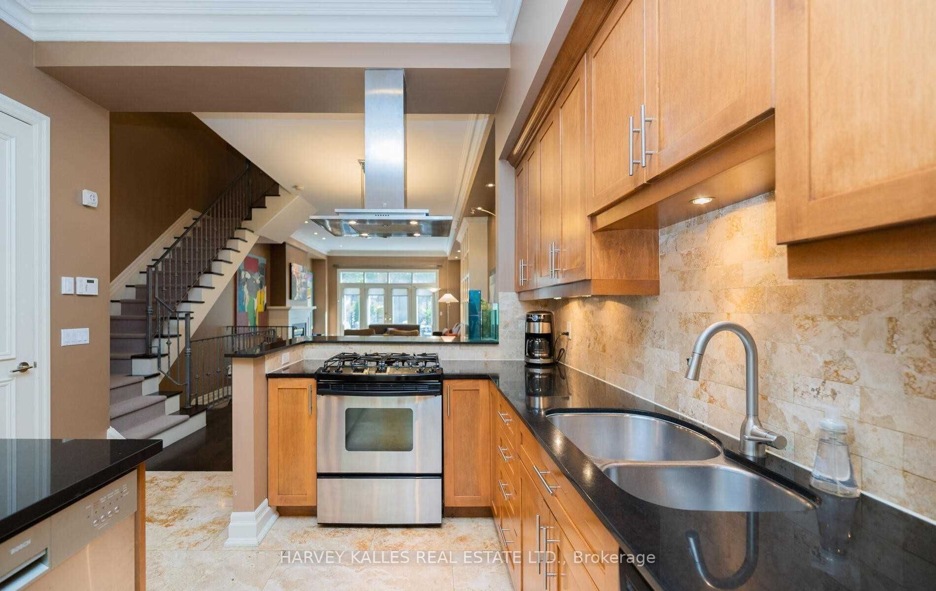 421 Walmer Rd