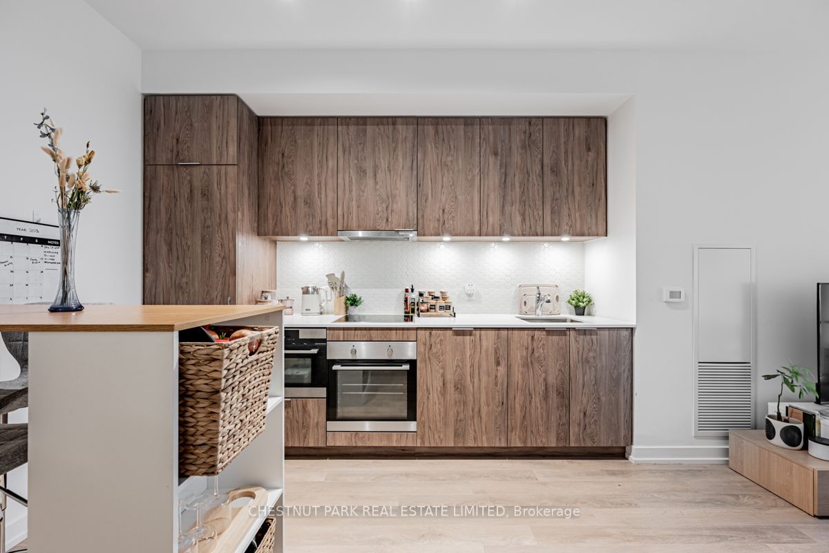 158 Front St E, #504