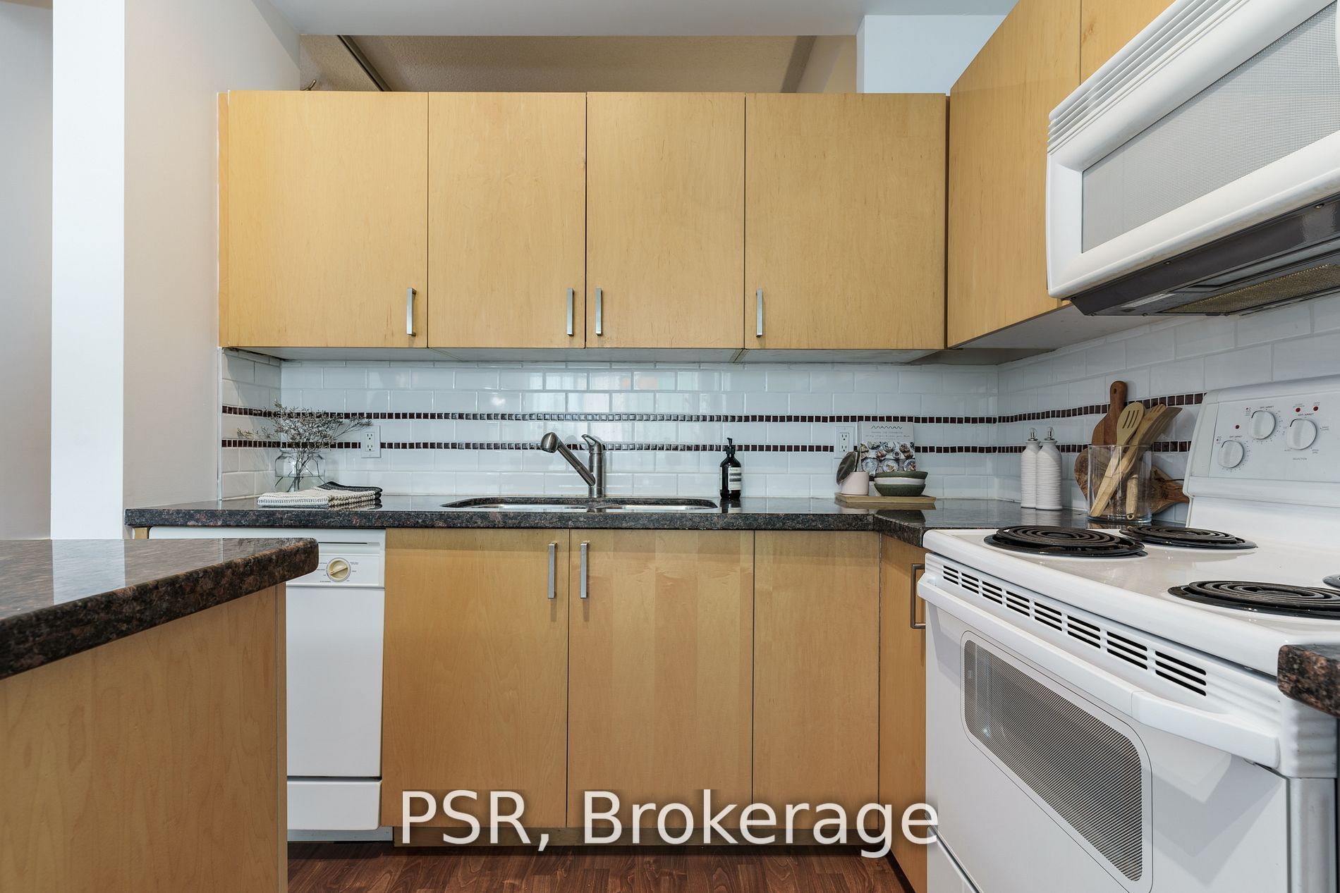 388 Richmond St W, #417