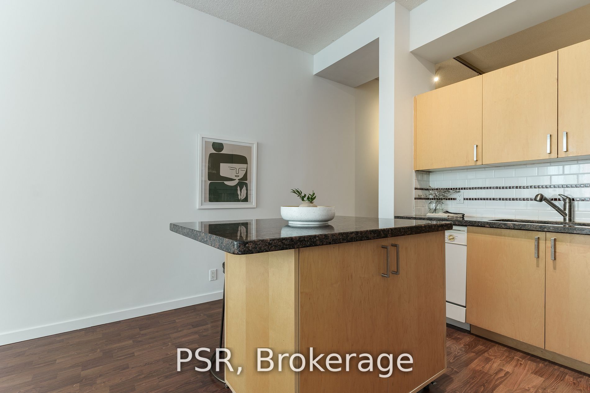 388 Richmond St W, #417