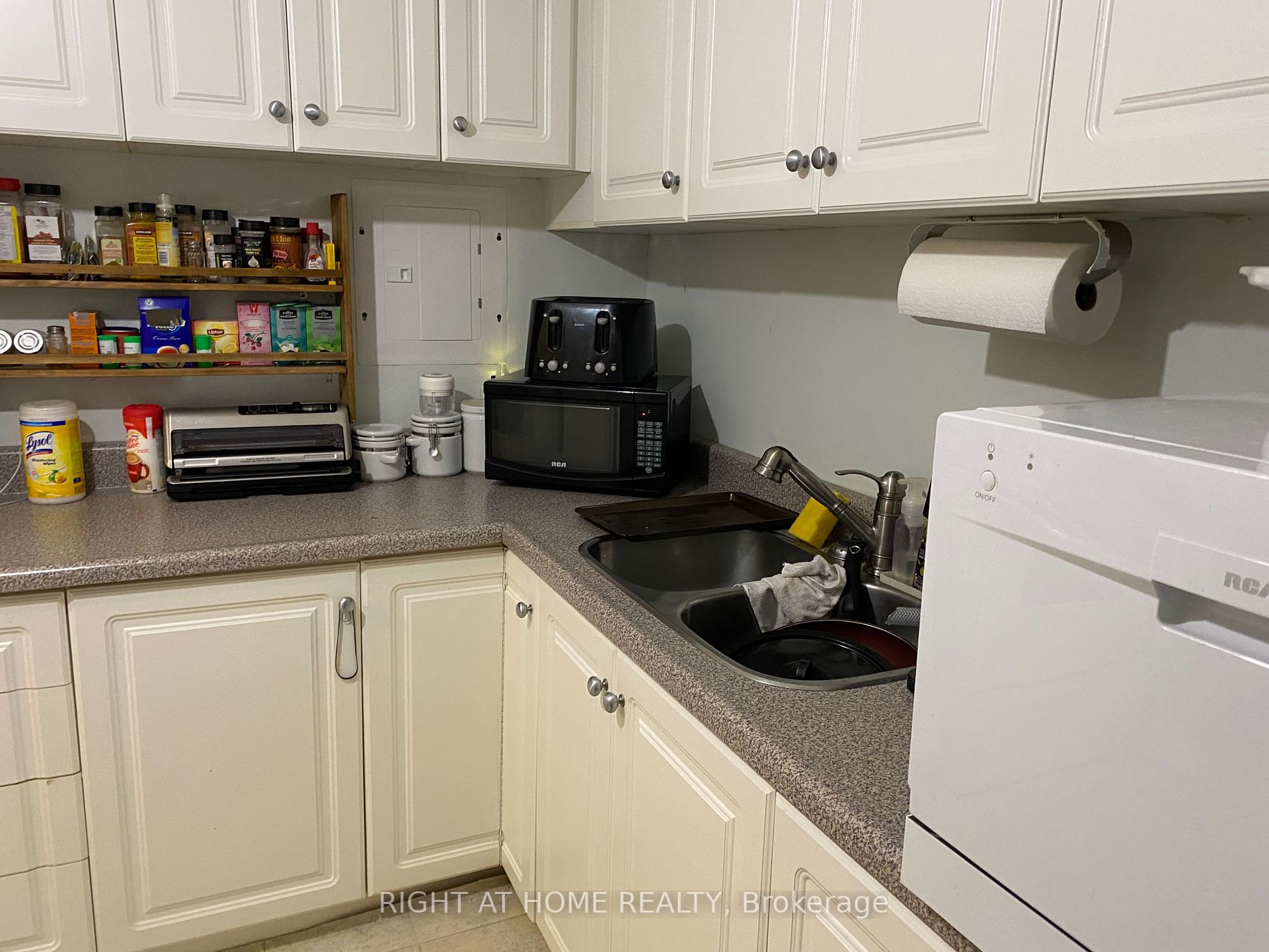 562 Wilson Heights Blvd