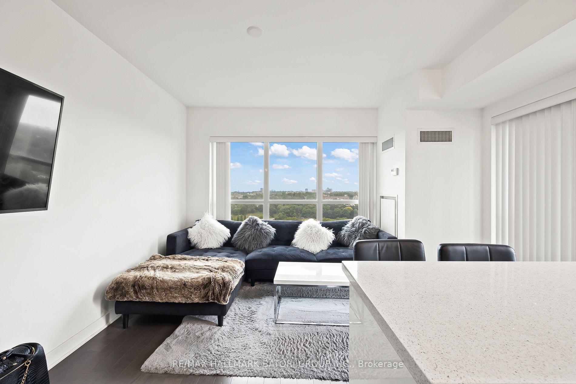 58 Orchard View Boulevard, #1702