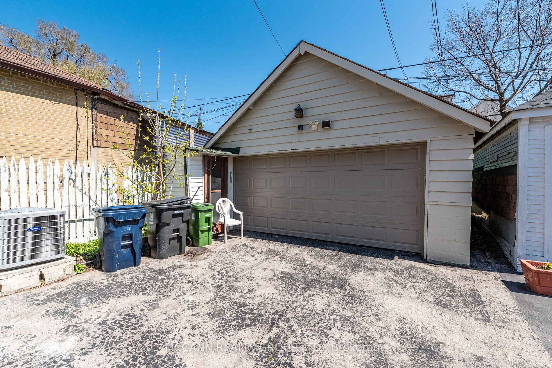 301 Robina Ave