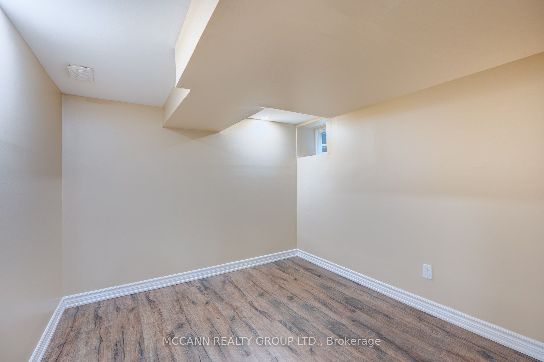 301 Robina Ave