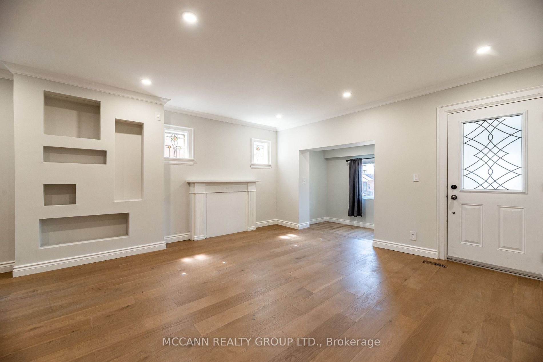301 Robina Ave