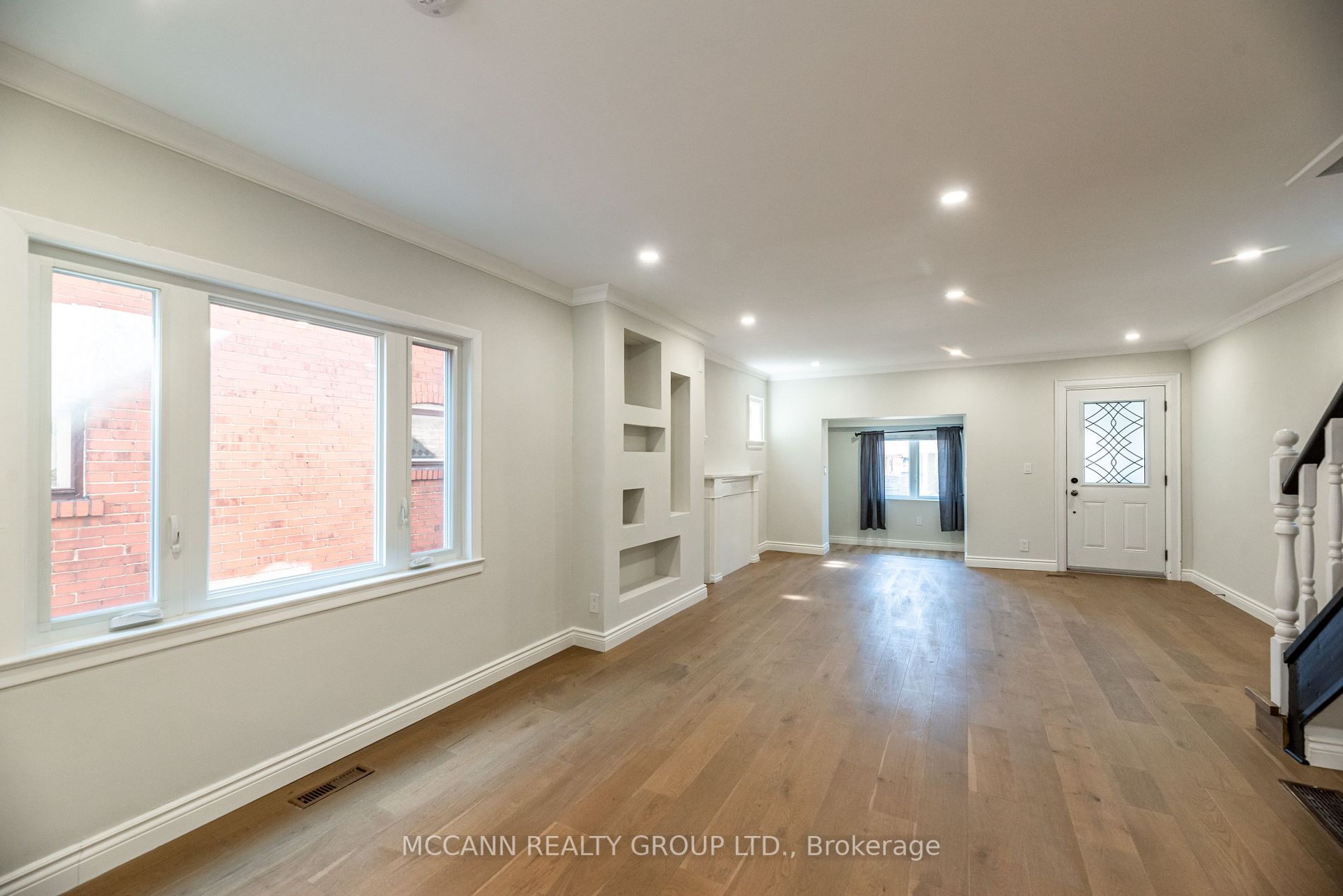 301 Robina Ave
