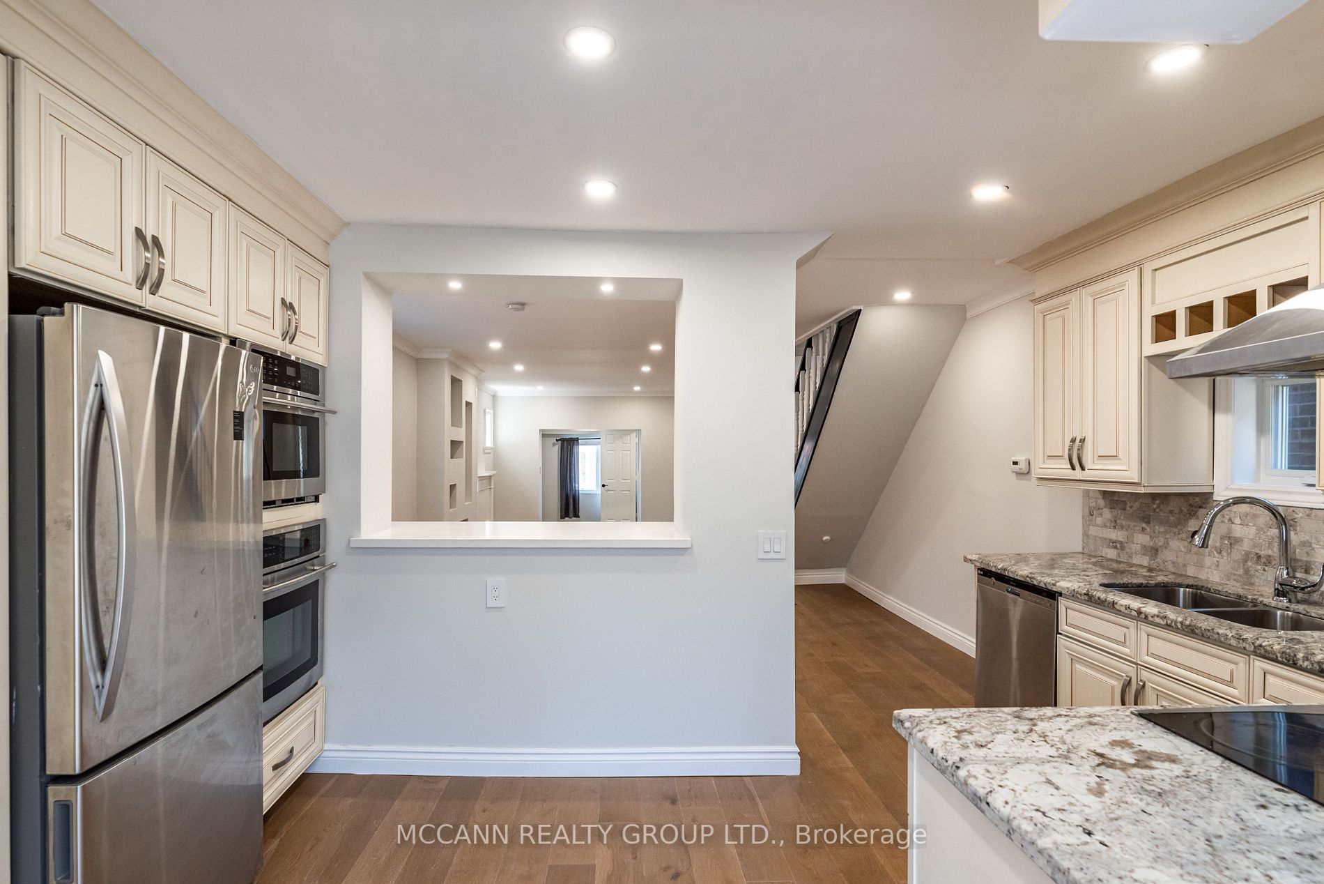 301 Robina Ave