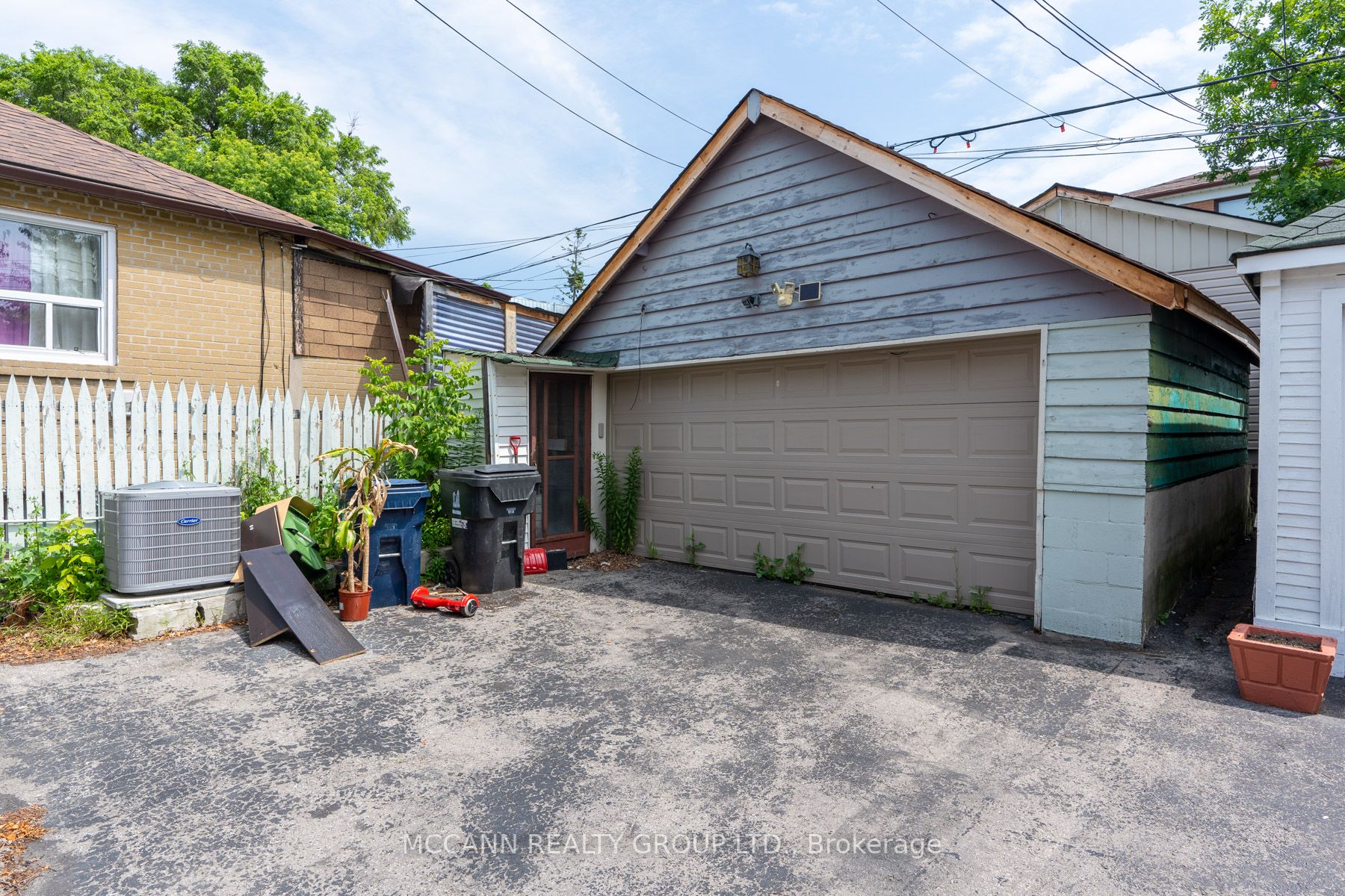 301 Robina Ave